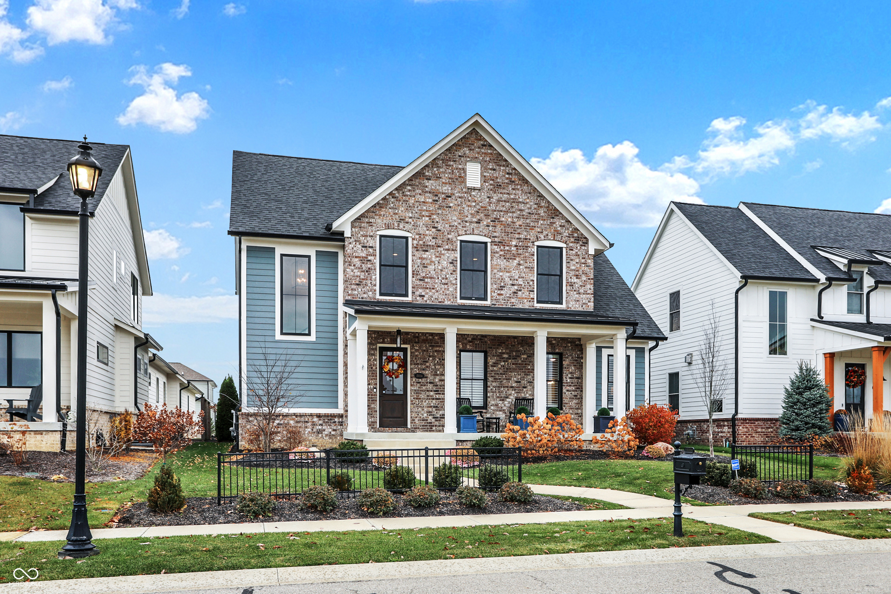 15004 Oak Hollow Lane E