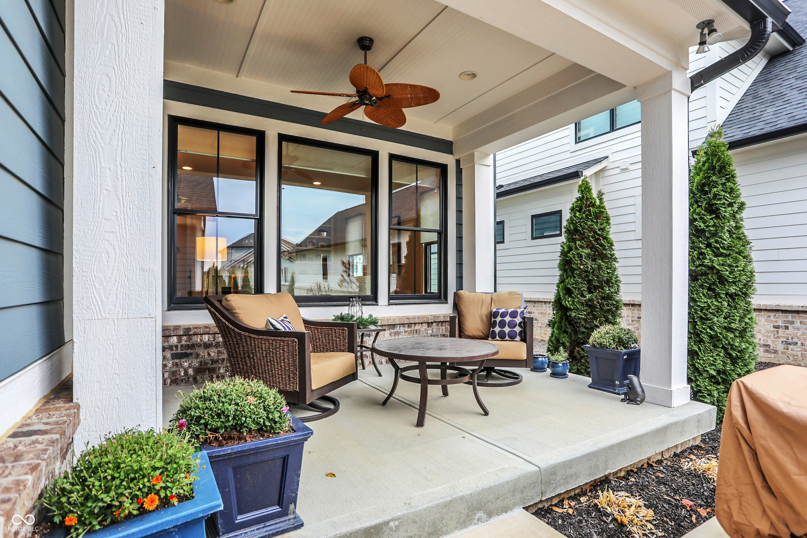 15004 Oak Hollow Lane E