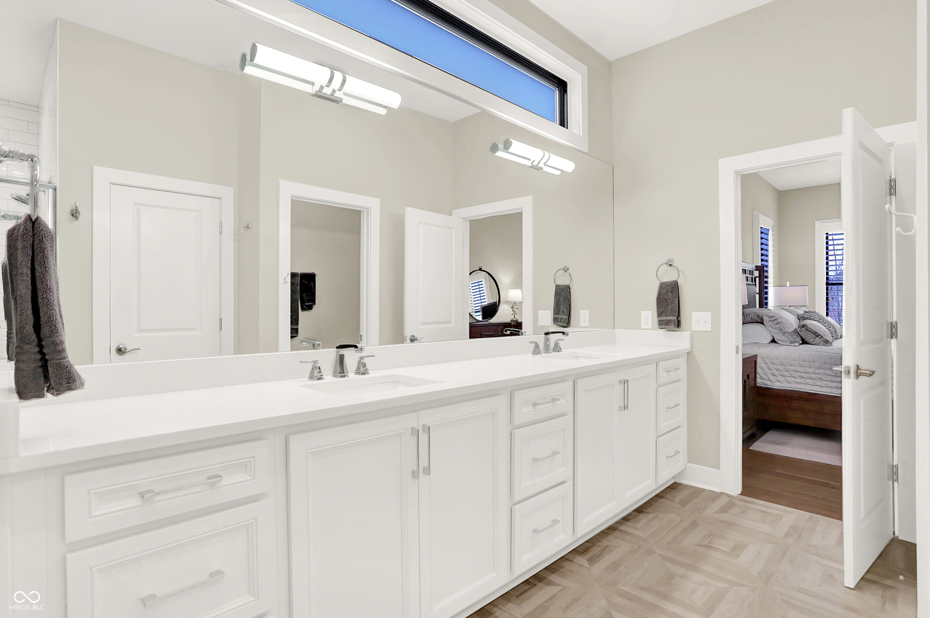 15004 Oak Hollow Lane E