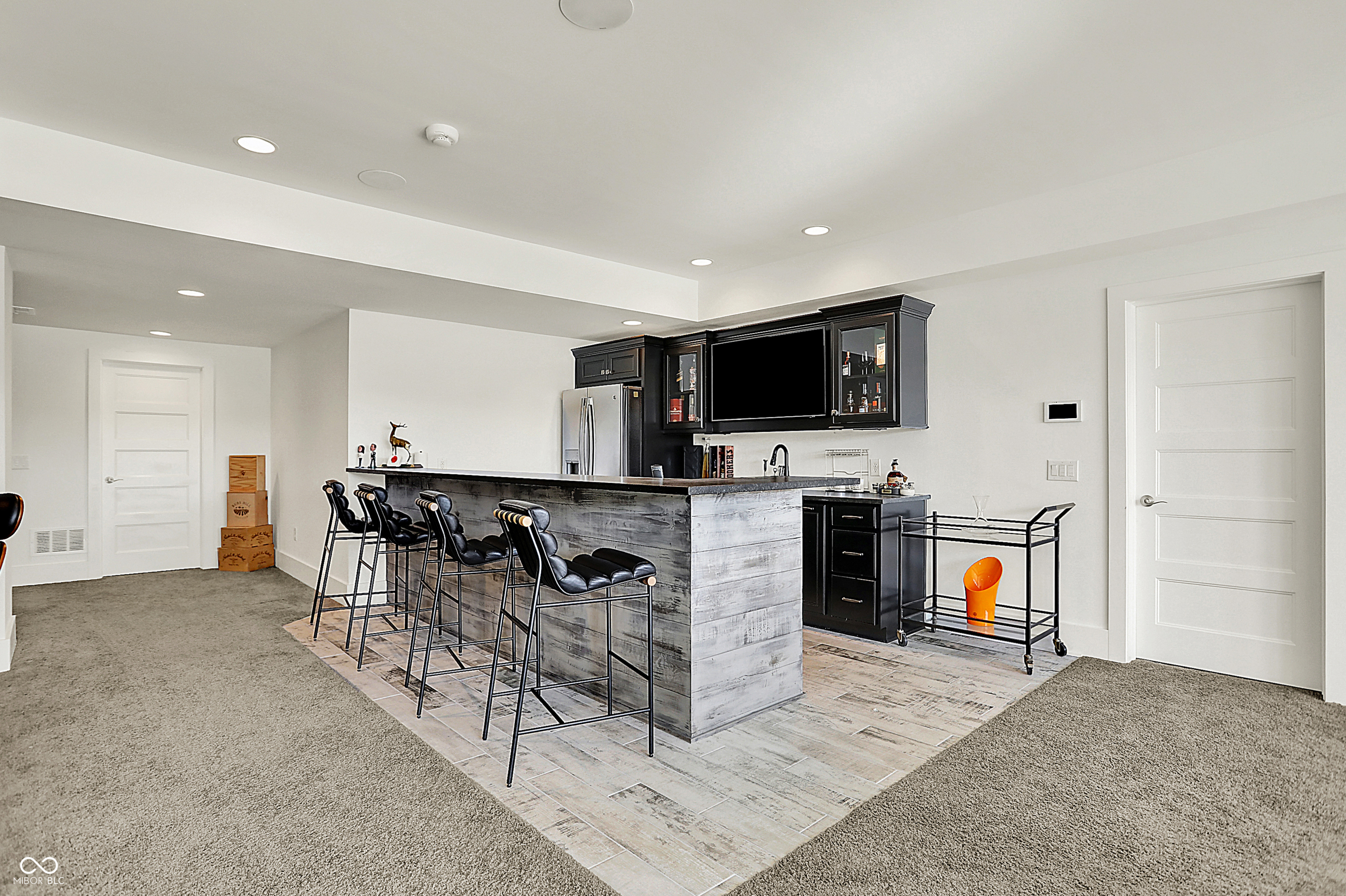 565 Old Ashbury Road