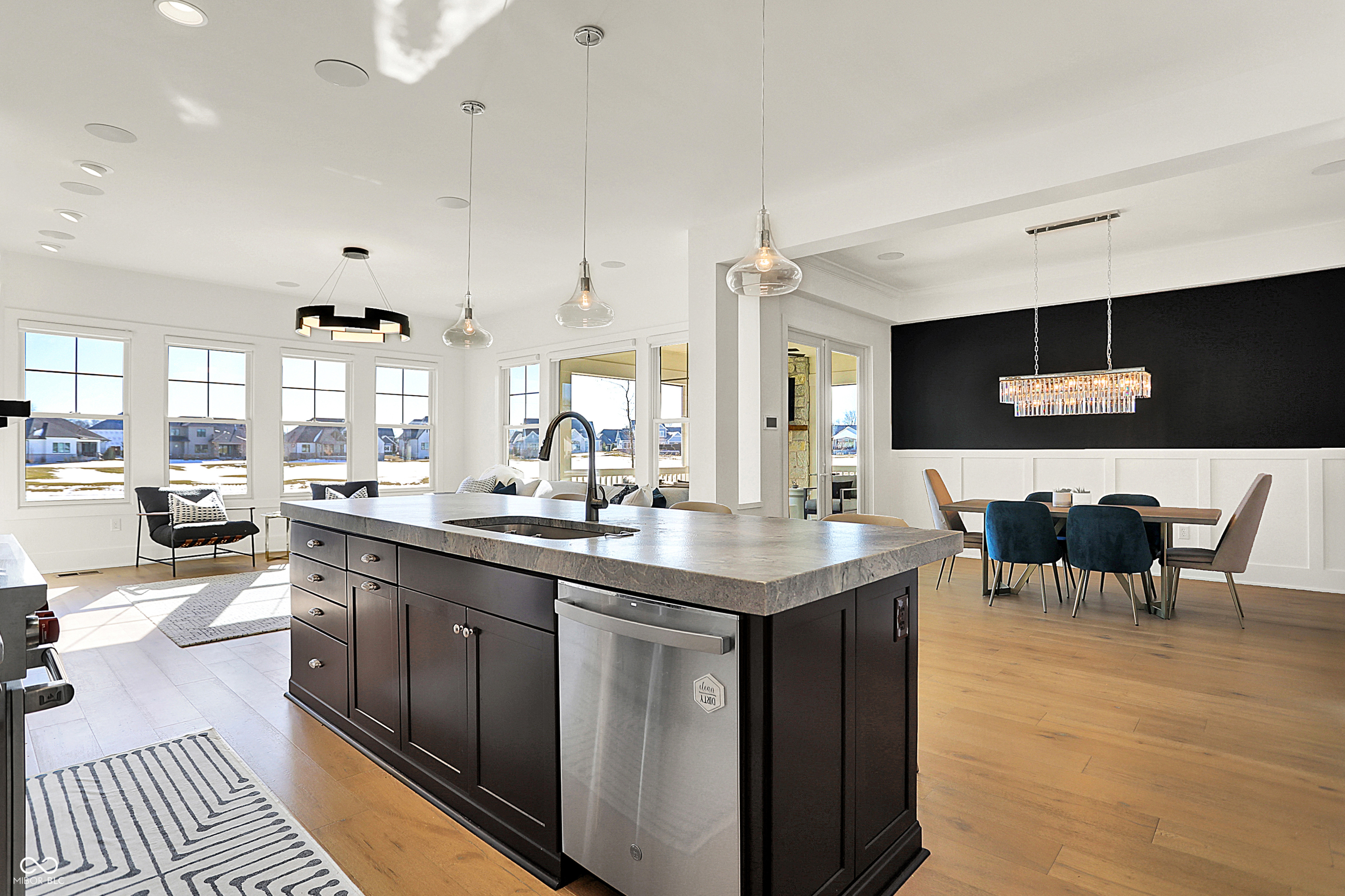 565 Old Ashbury Road