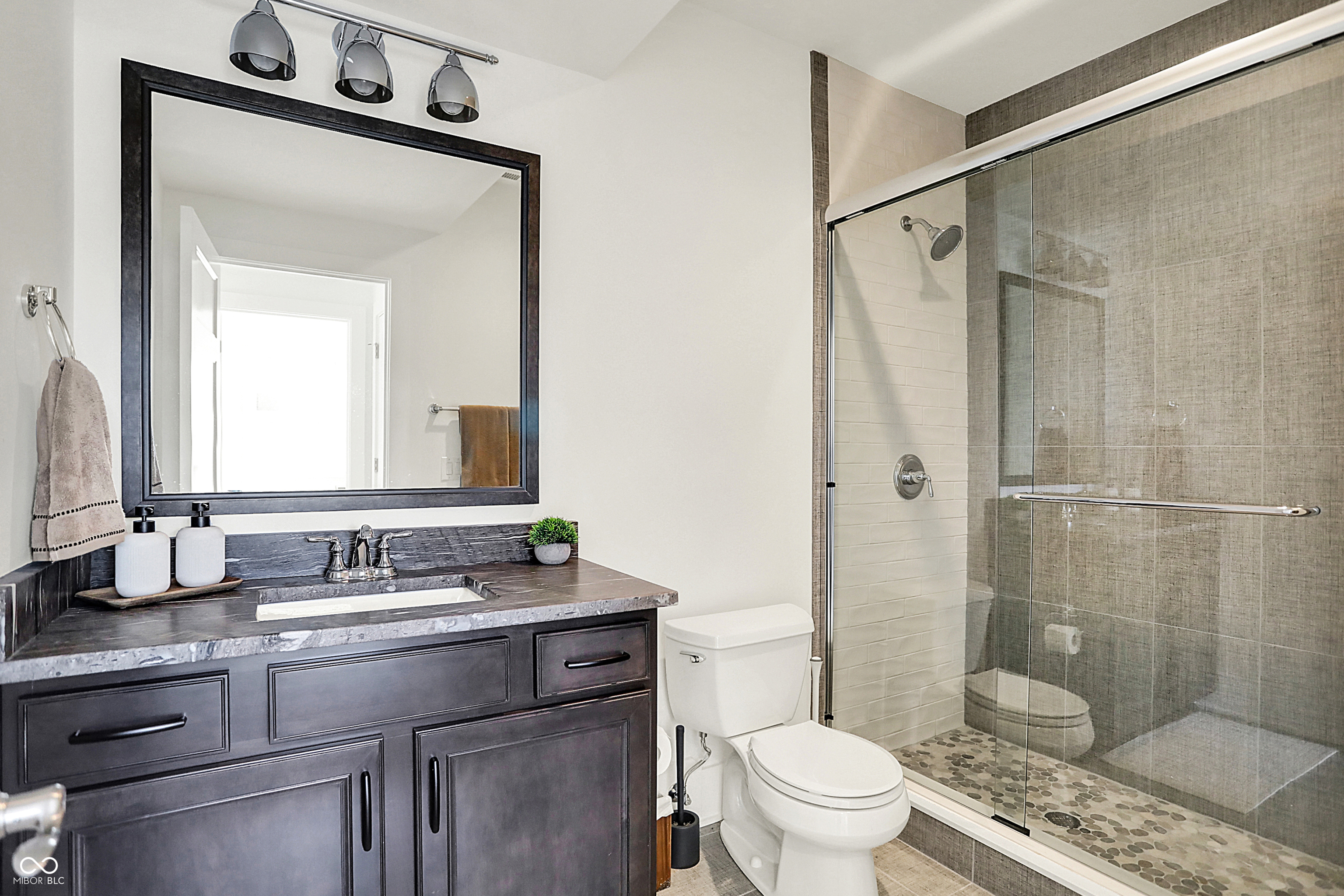 565 Old Ashbury Road