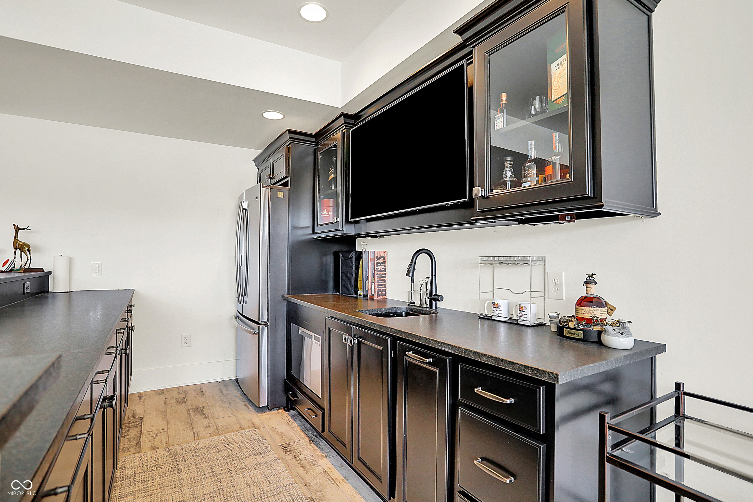 565 Old Ashbury Road