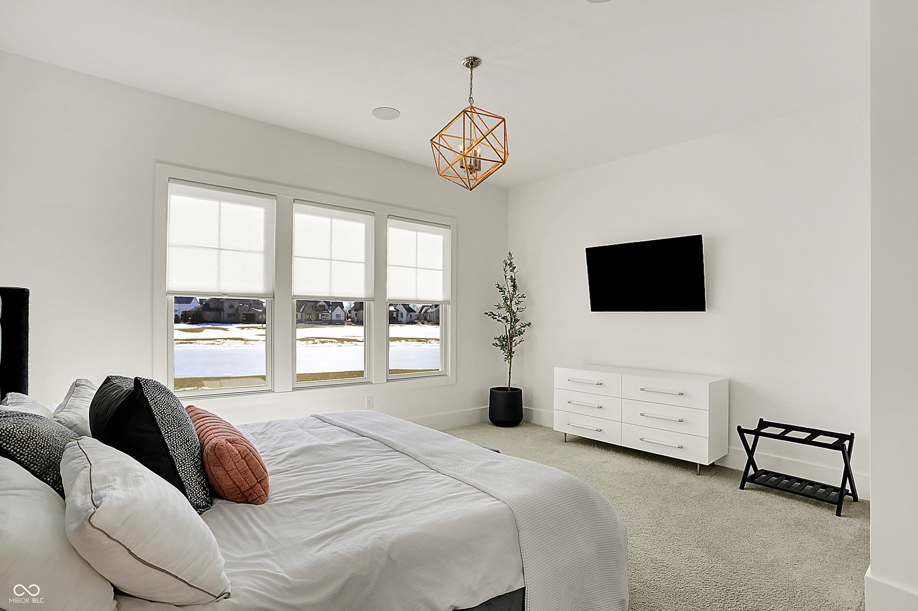 565 Old Ashbury Road