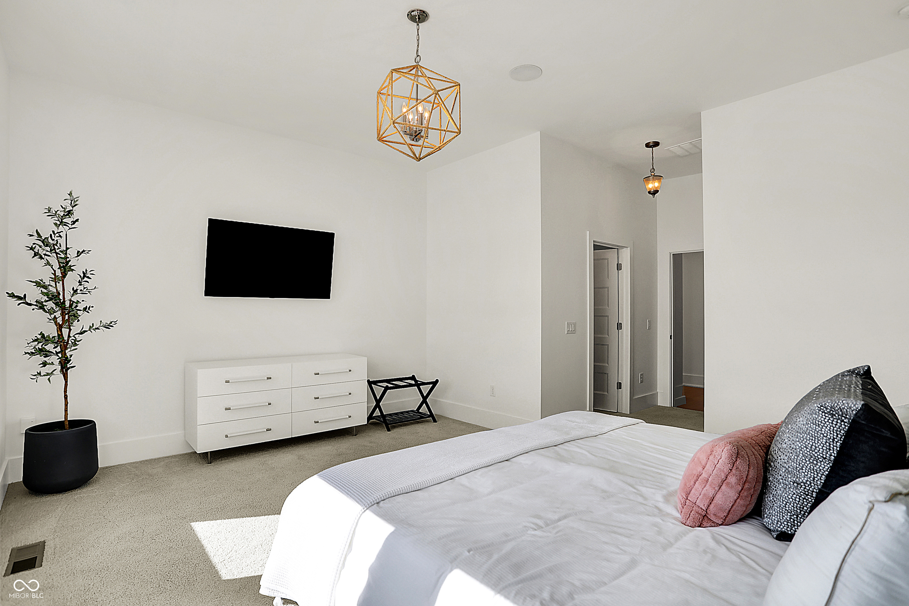 565 Old Ashbury Road