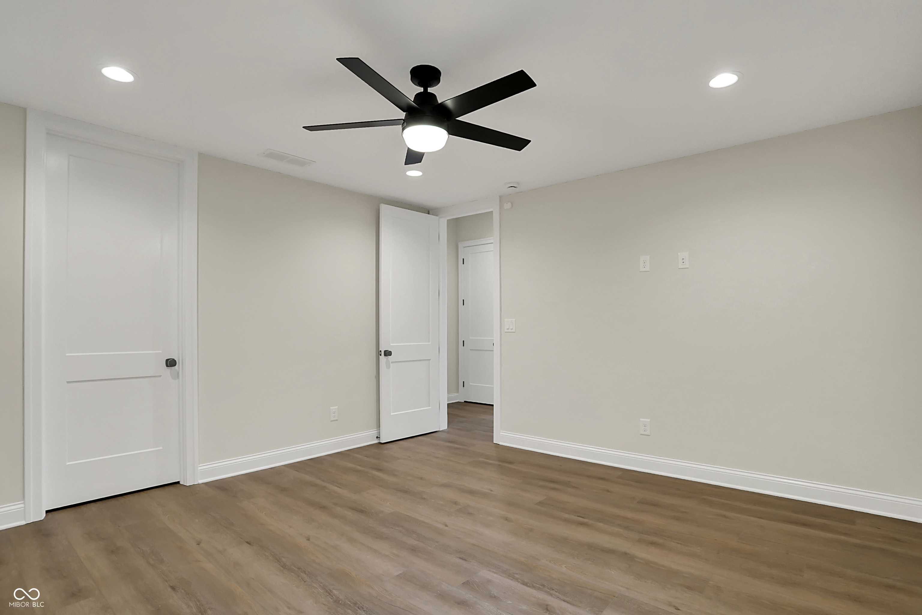 908 Oak Terrace Road