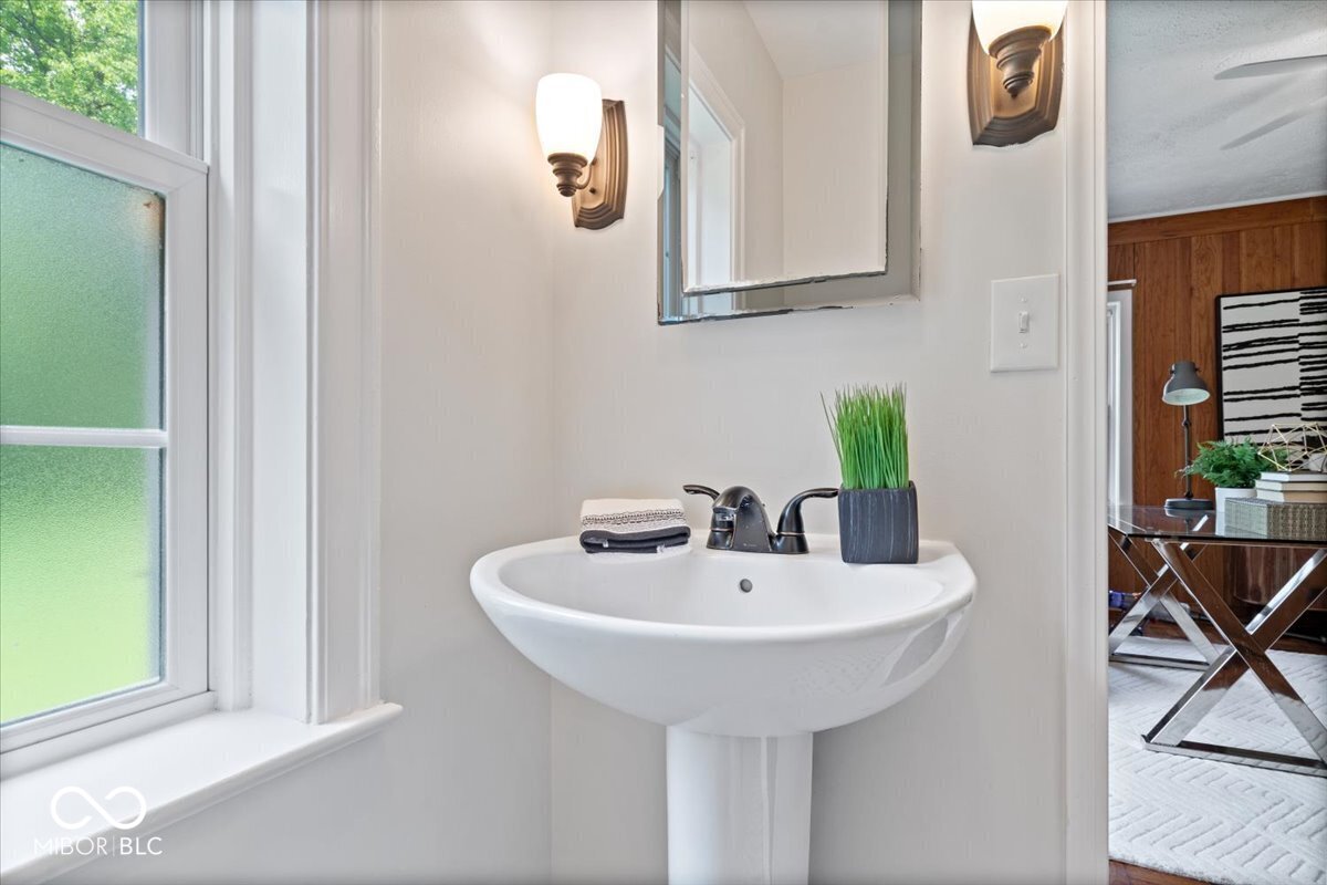 8100 N Meridian Street