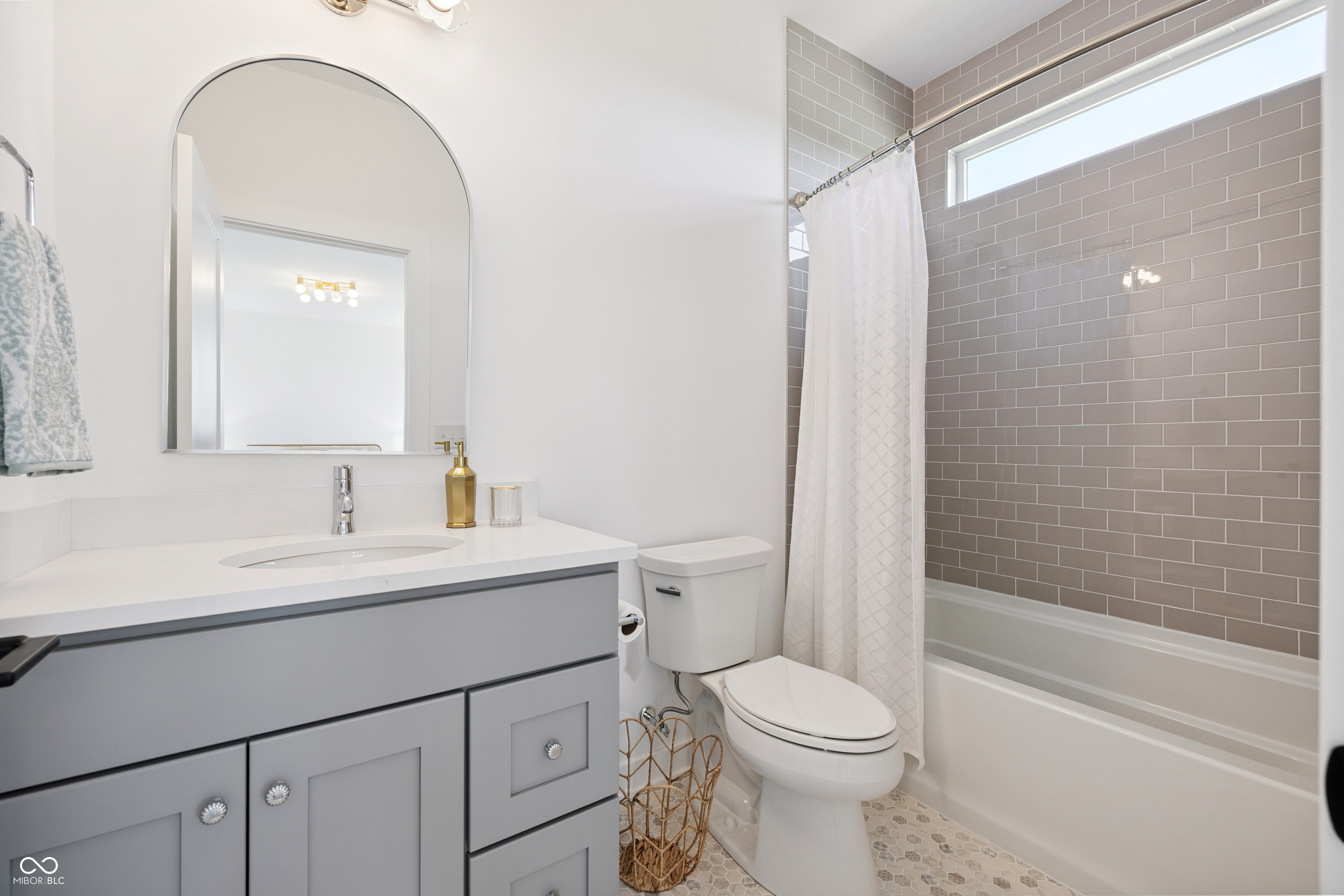 1414 Chatham Hills Boulevard