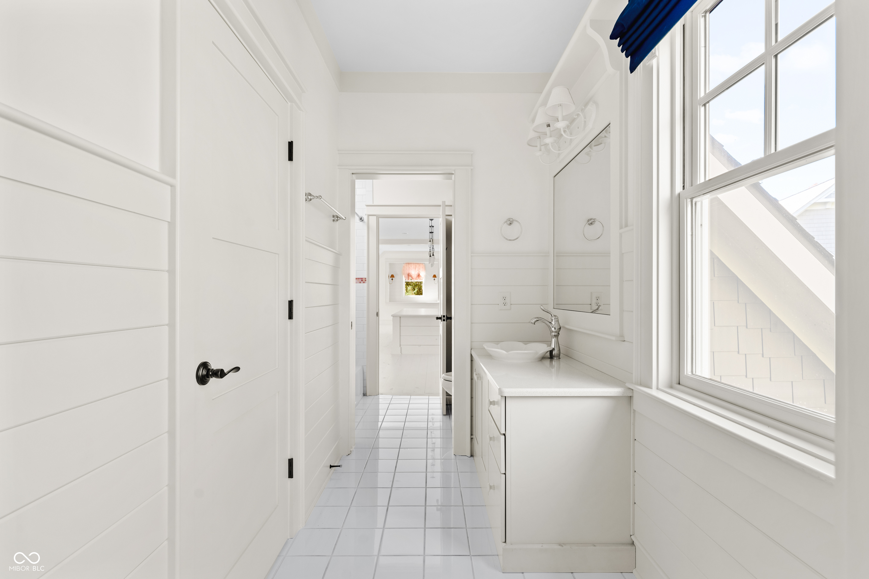 1236 Emerald Viking Court