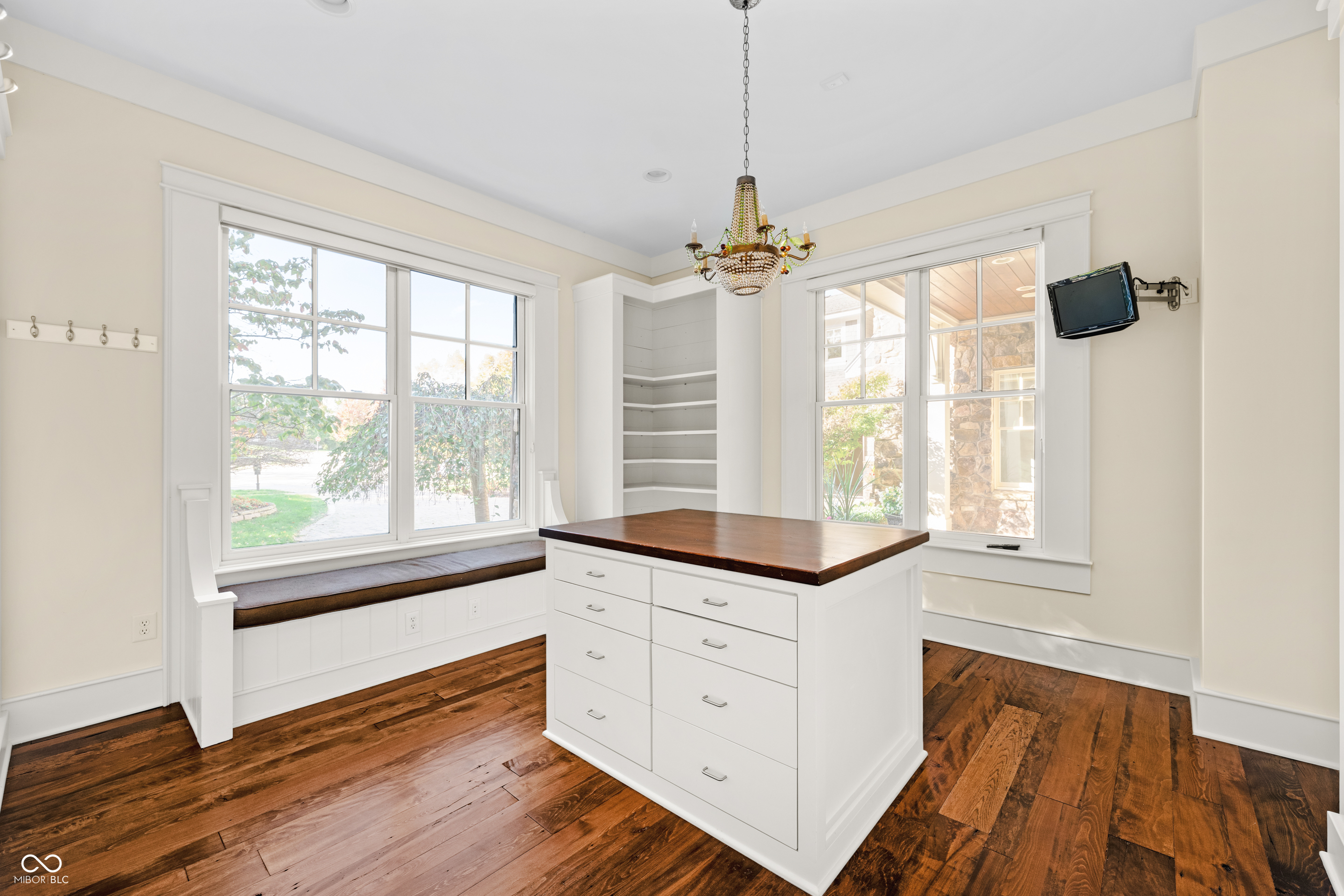 1236 Emerald Viking Court