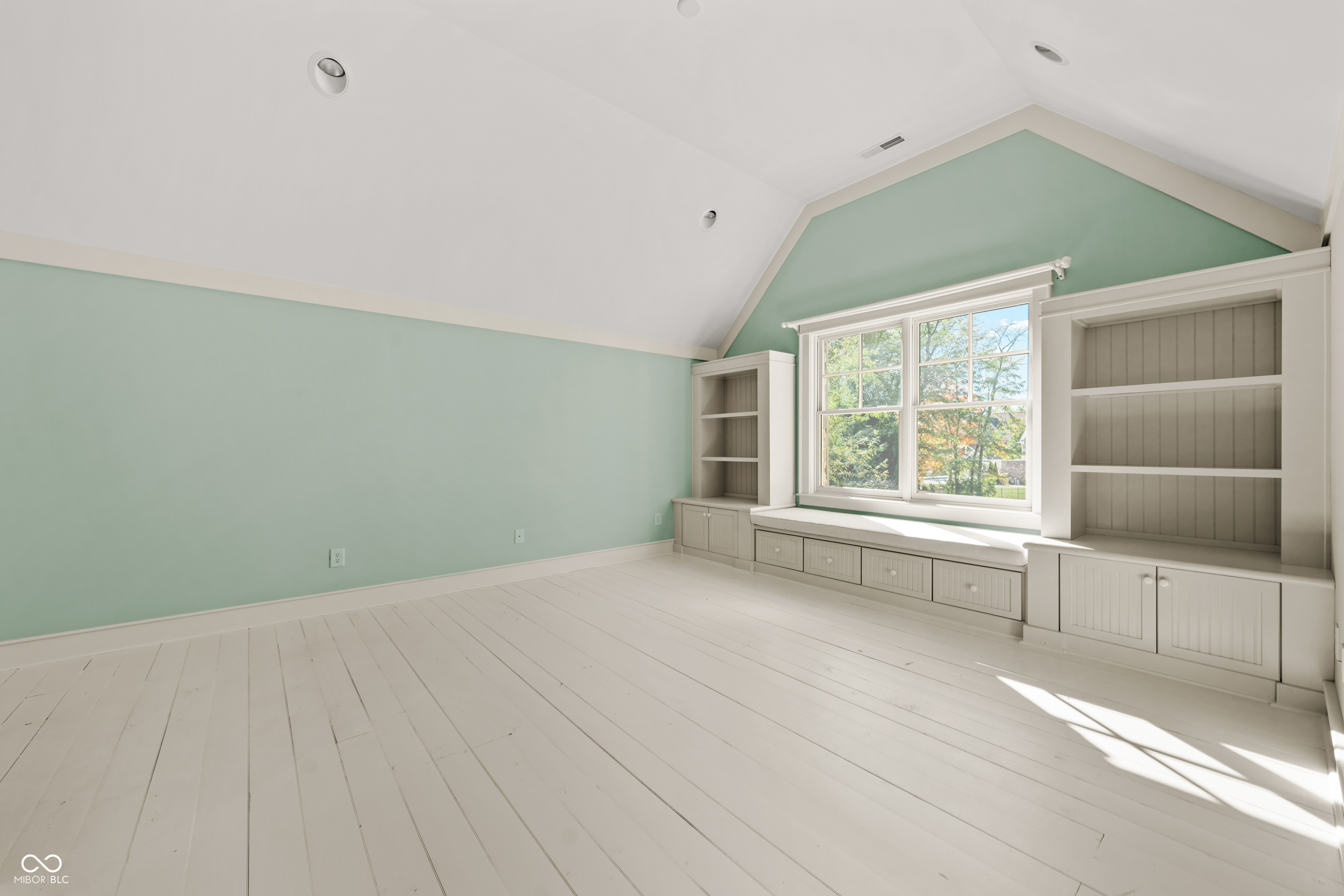 1236 Emerald Viking Court