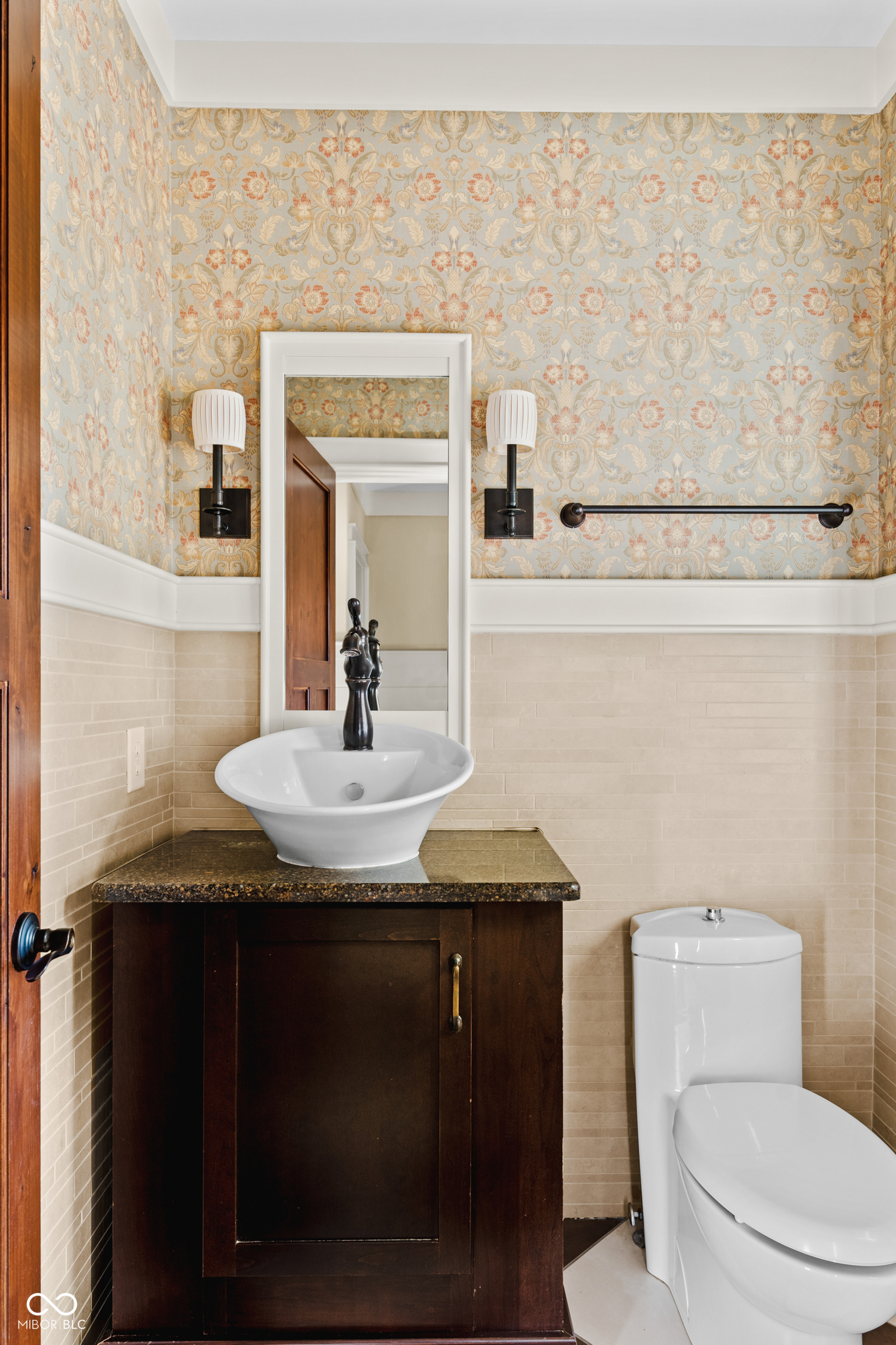 1236 Emerald Viking Court