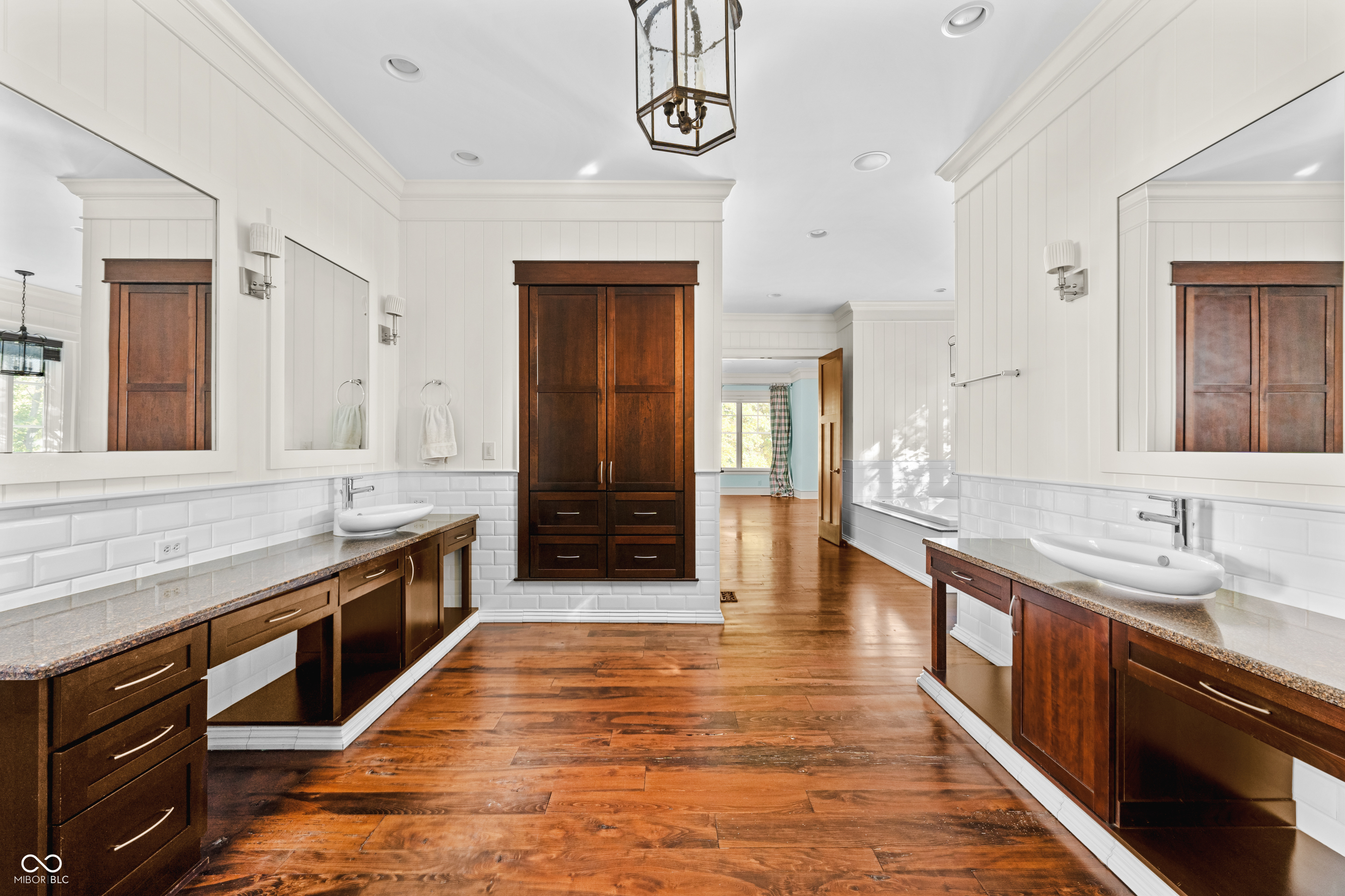 1236 Emerald Viking Court