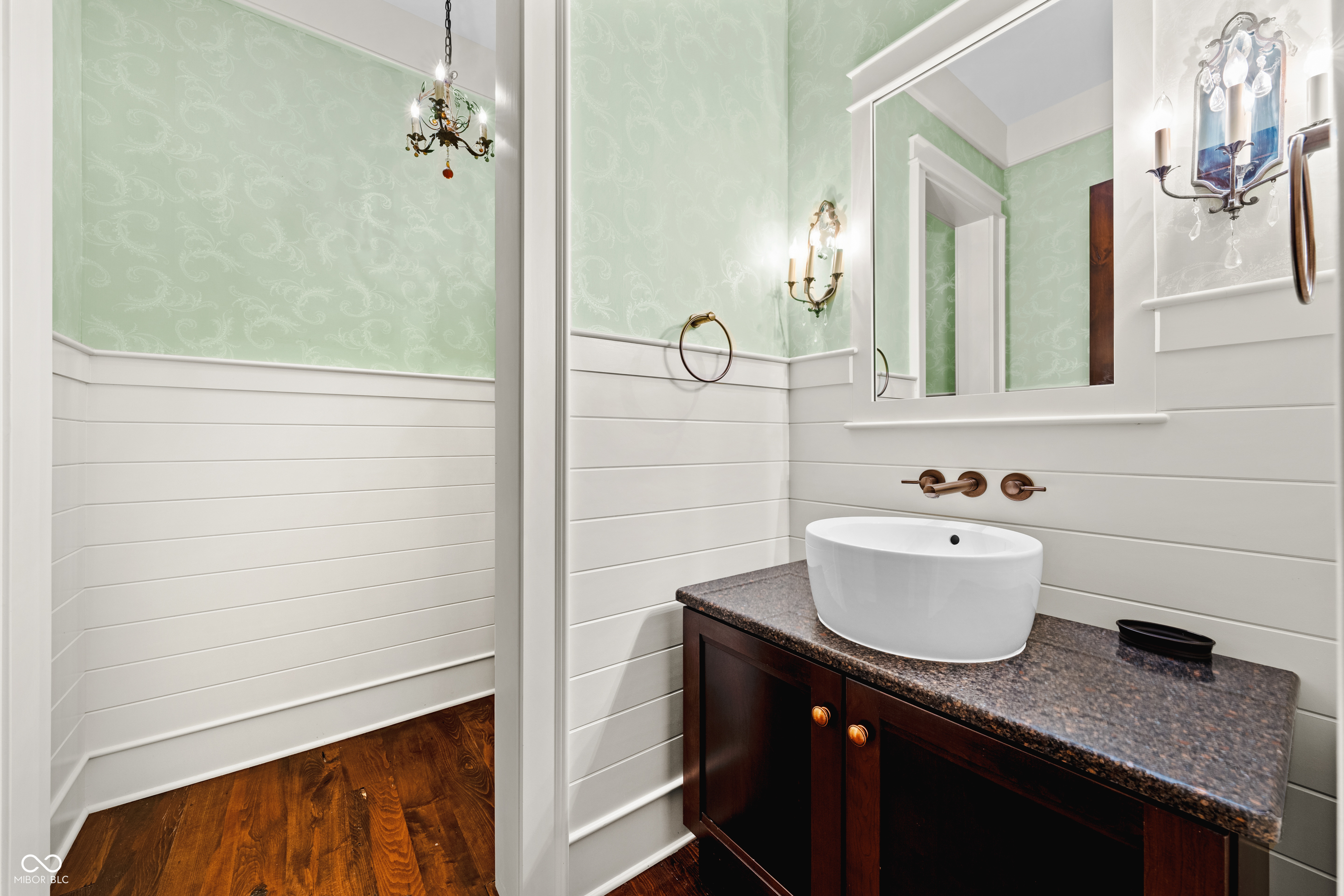 1236 Emerald Viking Court