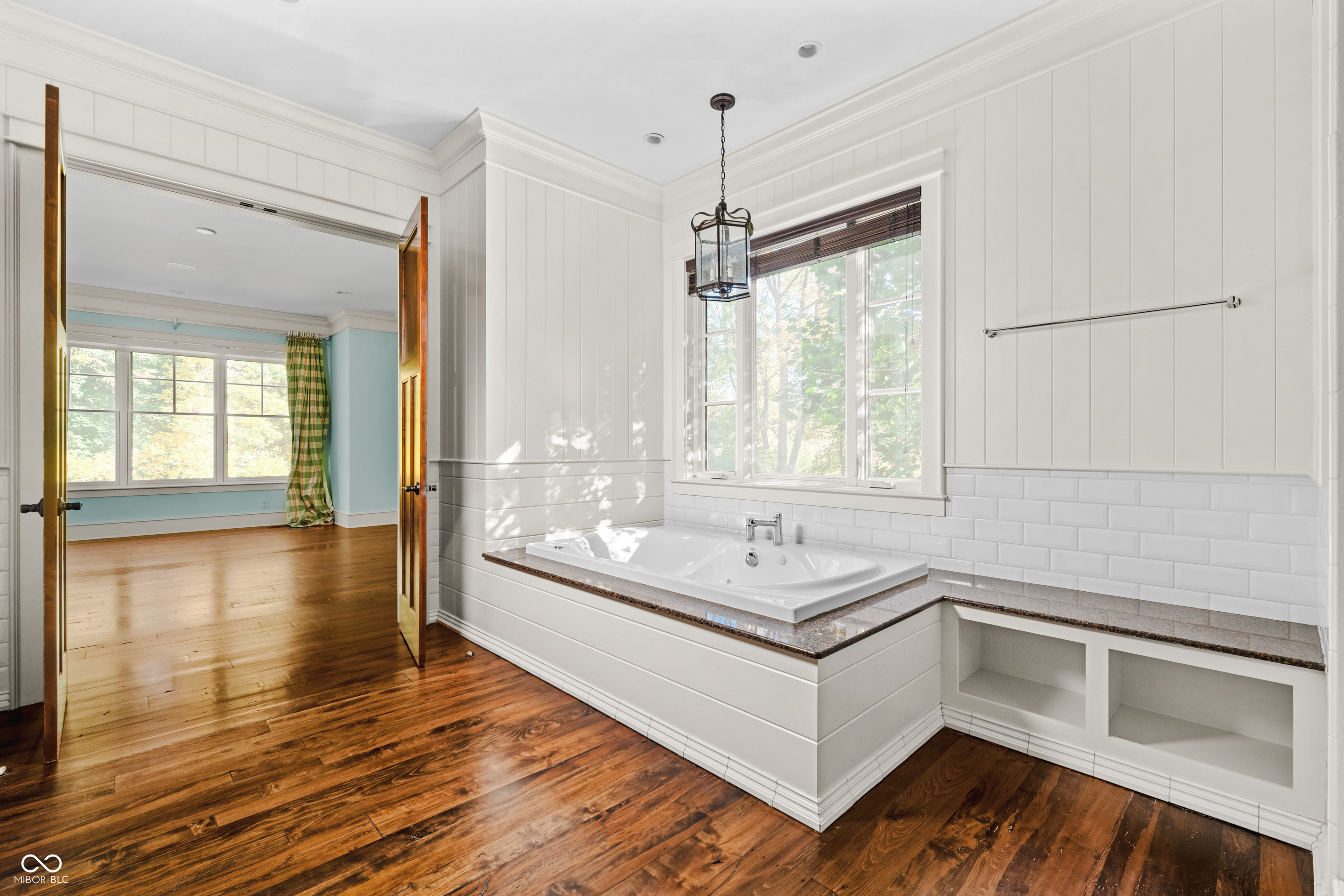 1236 Emerald Viking Court