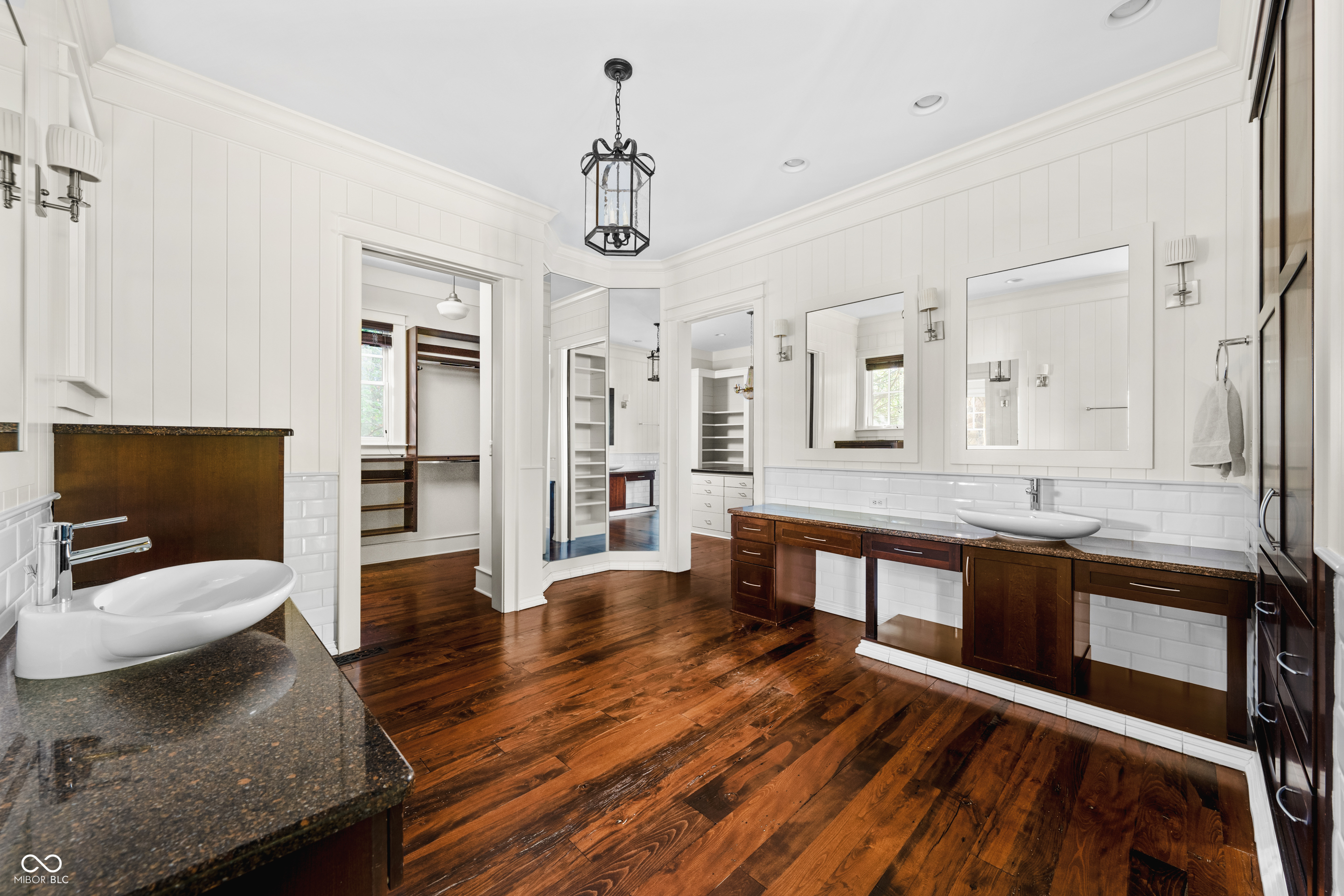 1236 Emerald Viking Court