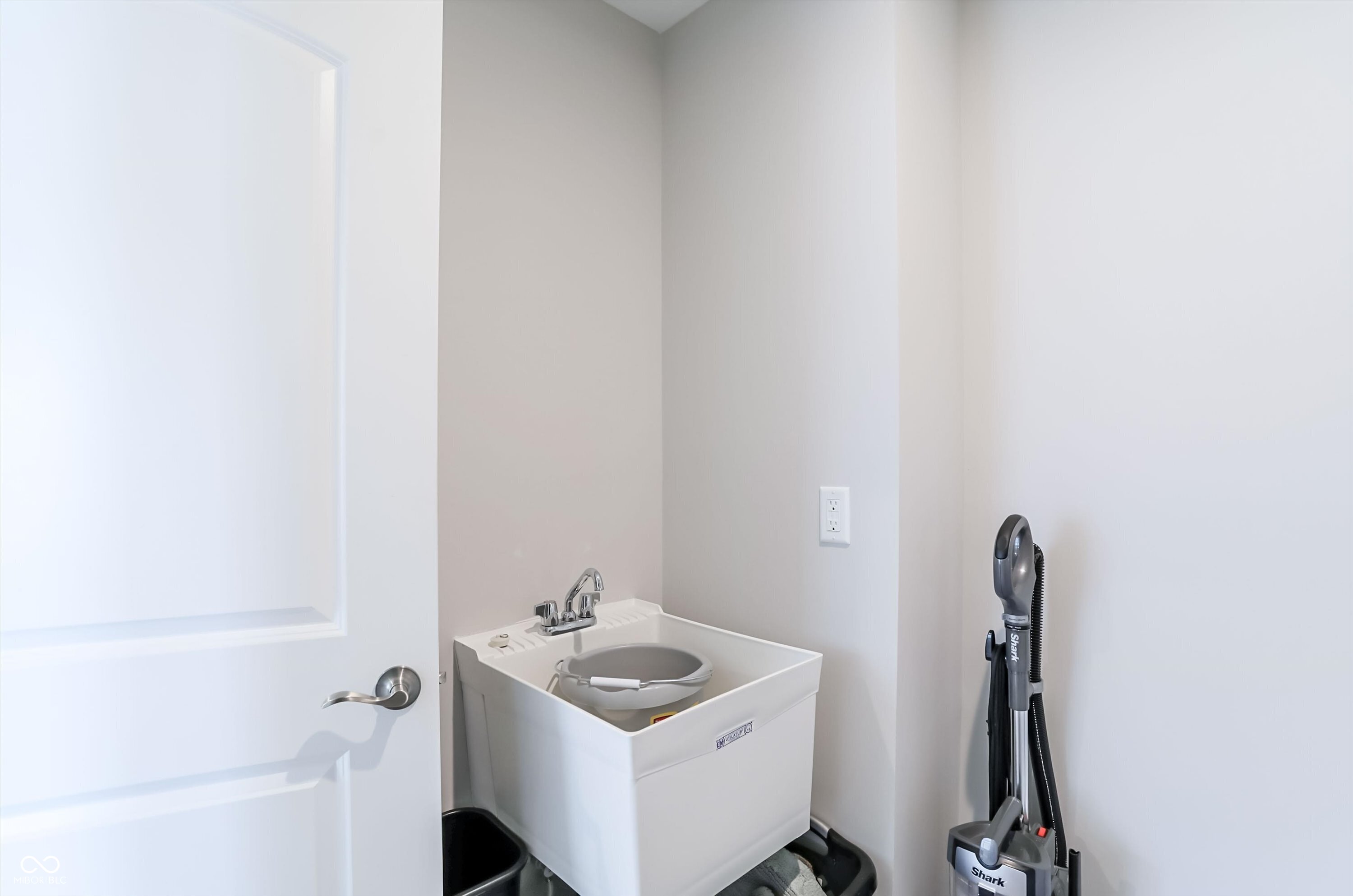 6807 Sable Point Drive