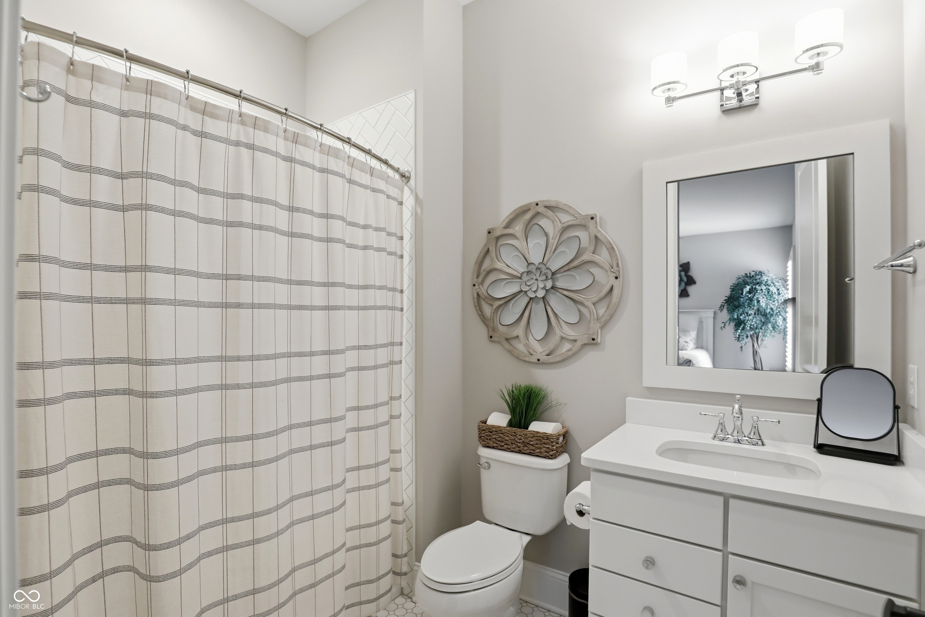 1096 Chatham Hills Boulevard