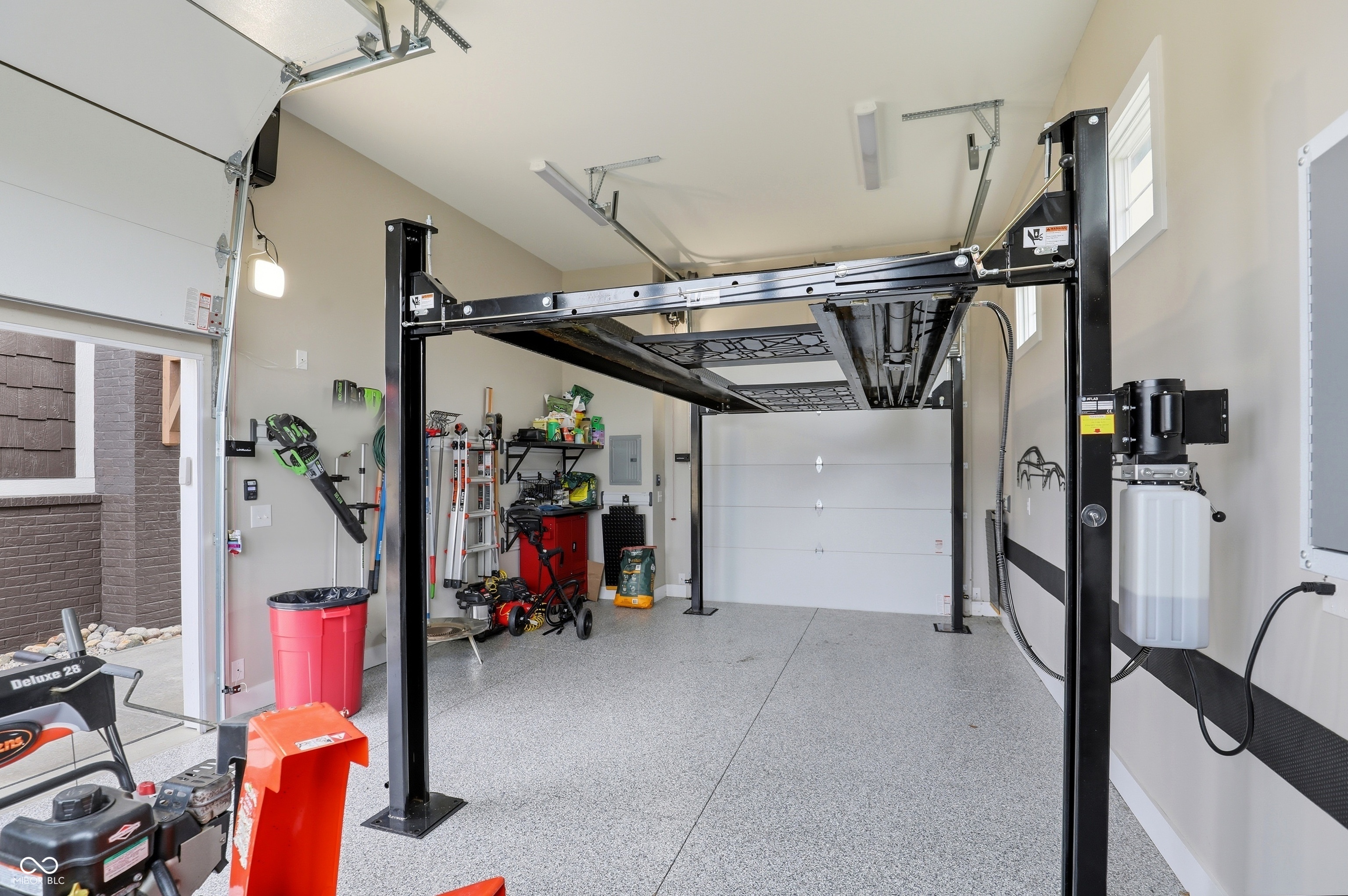 1096 Chatham Hills Boulevard