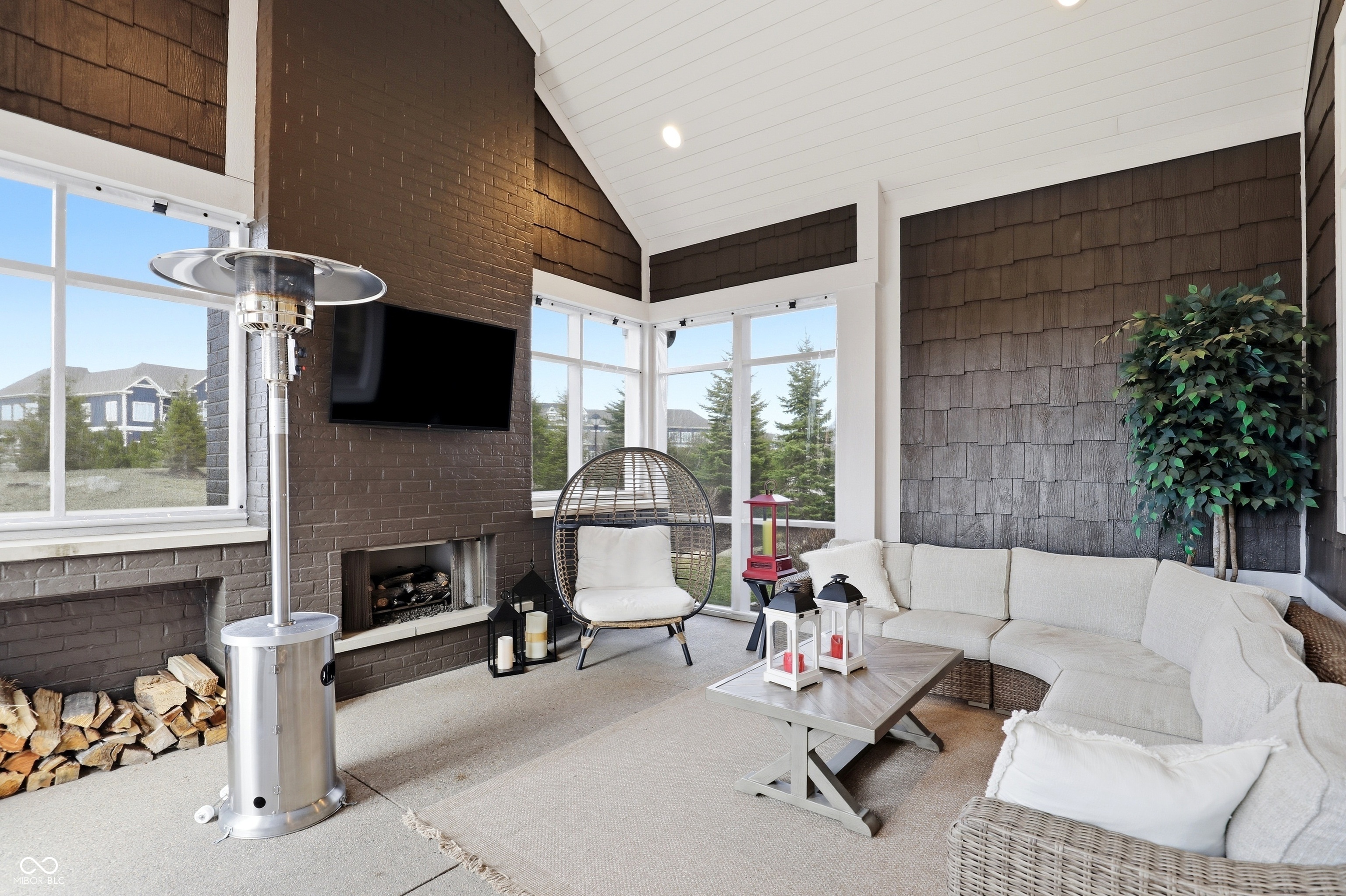 1096 Chatham Hills Boulevard