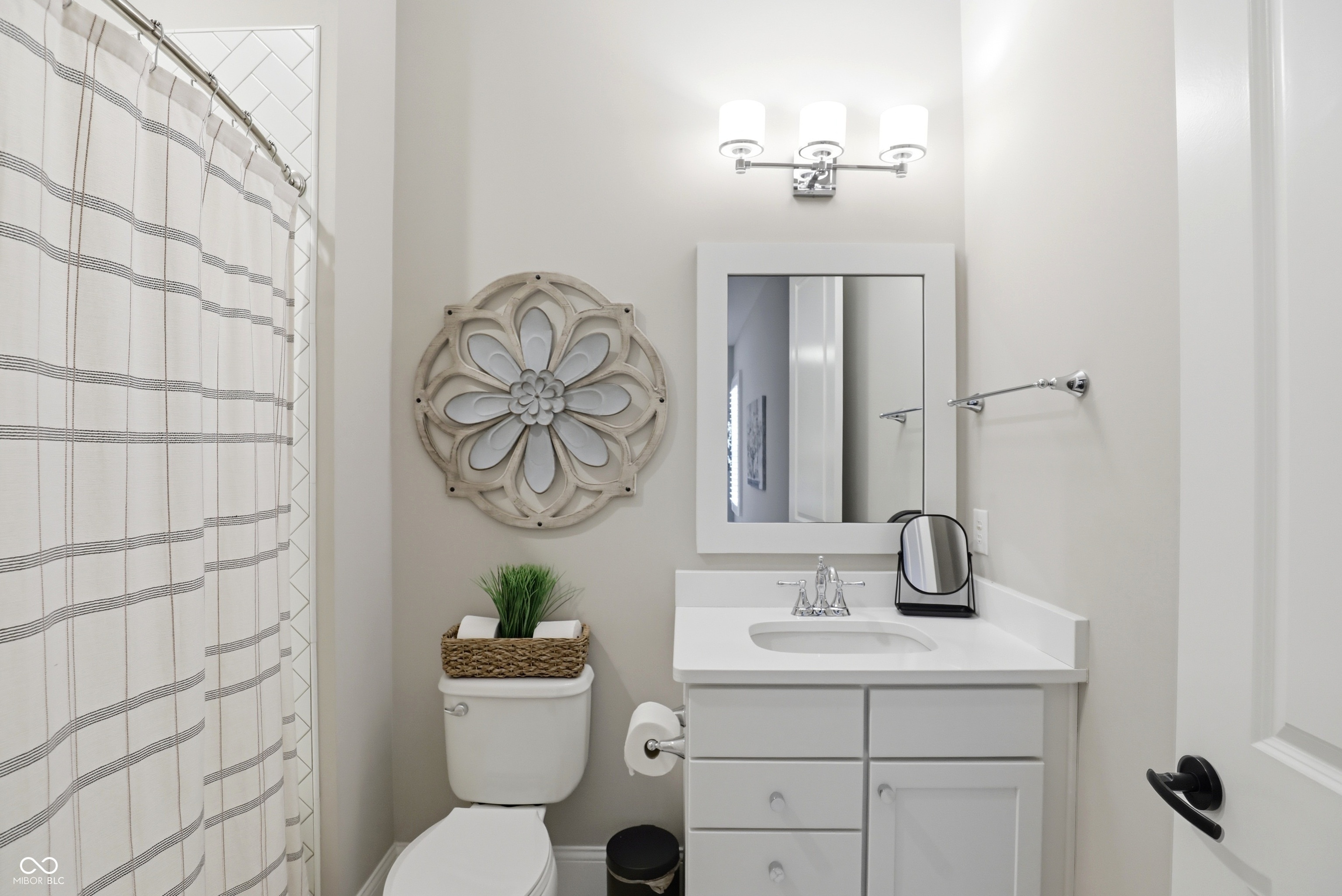 1096 Chatham Hills Boulevard