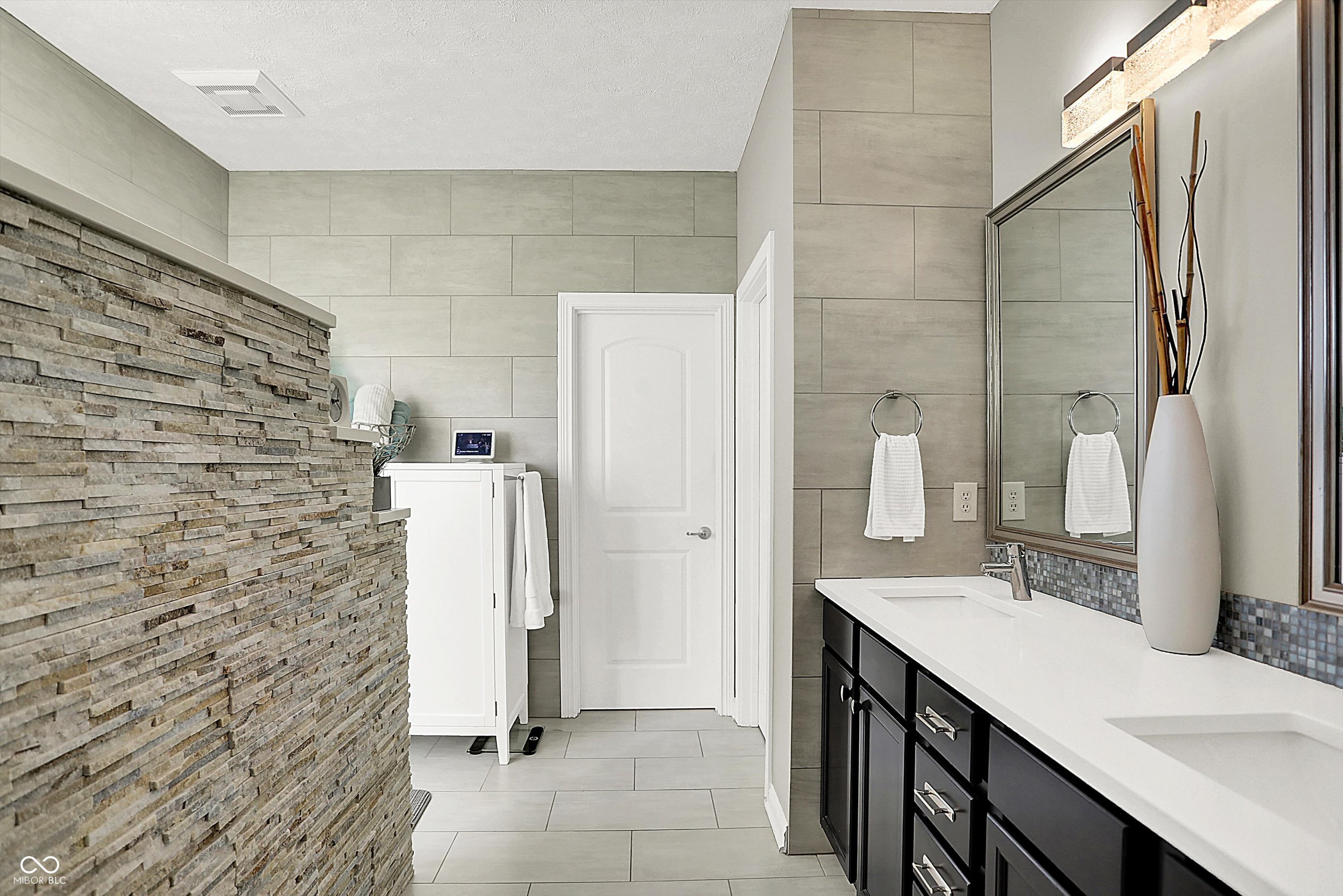 15715 Market Center Drive
