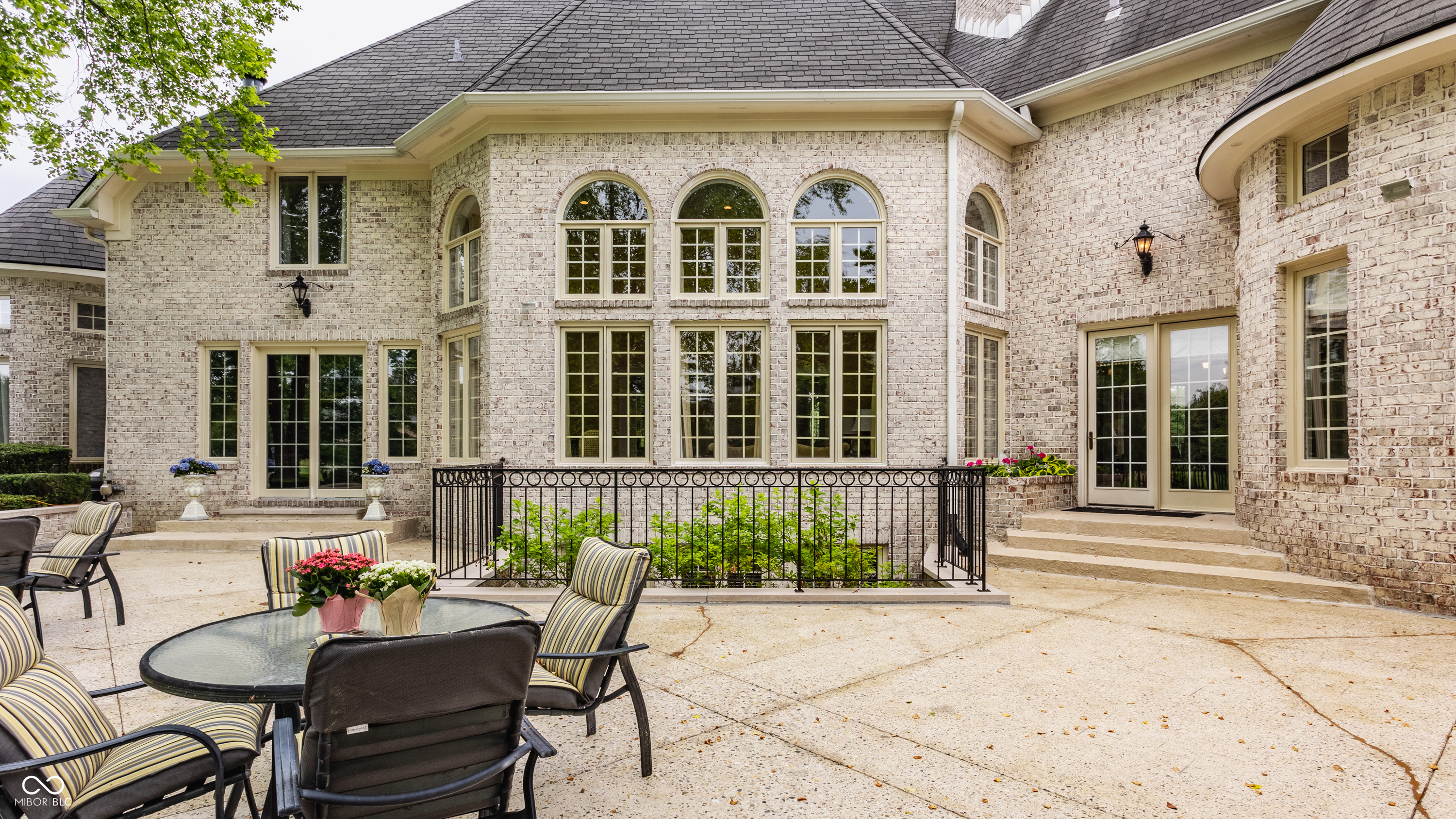 1089 Laurelwood