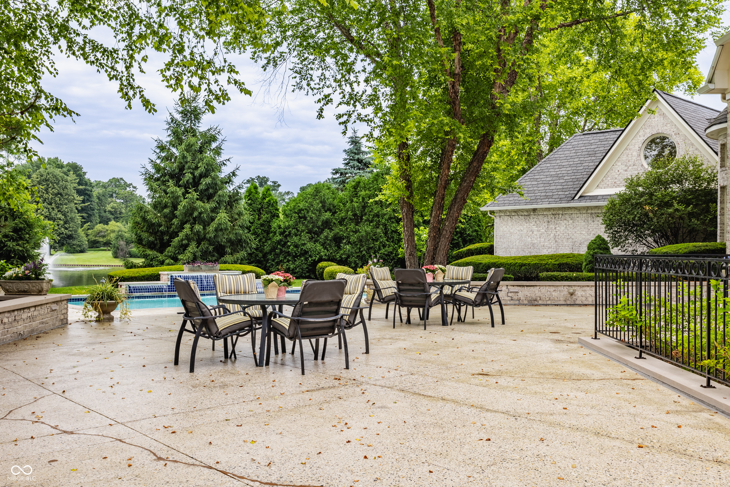 1089 Laurelwood