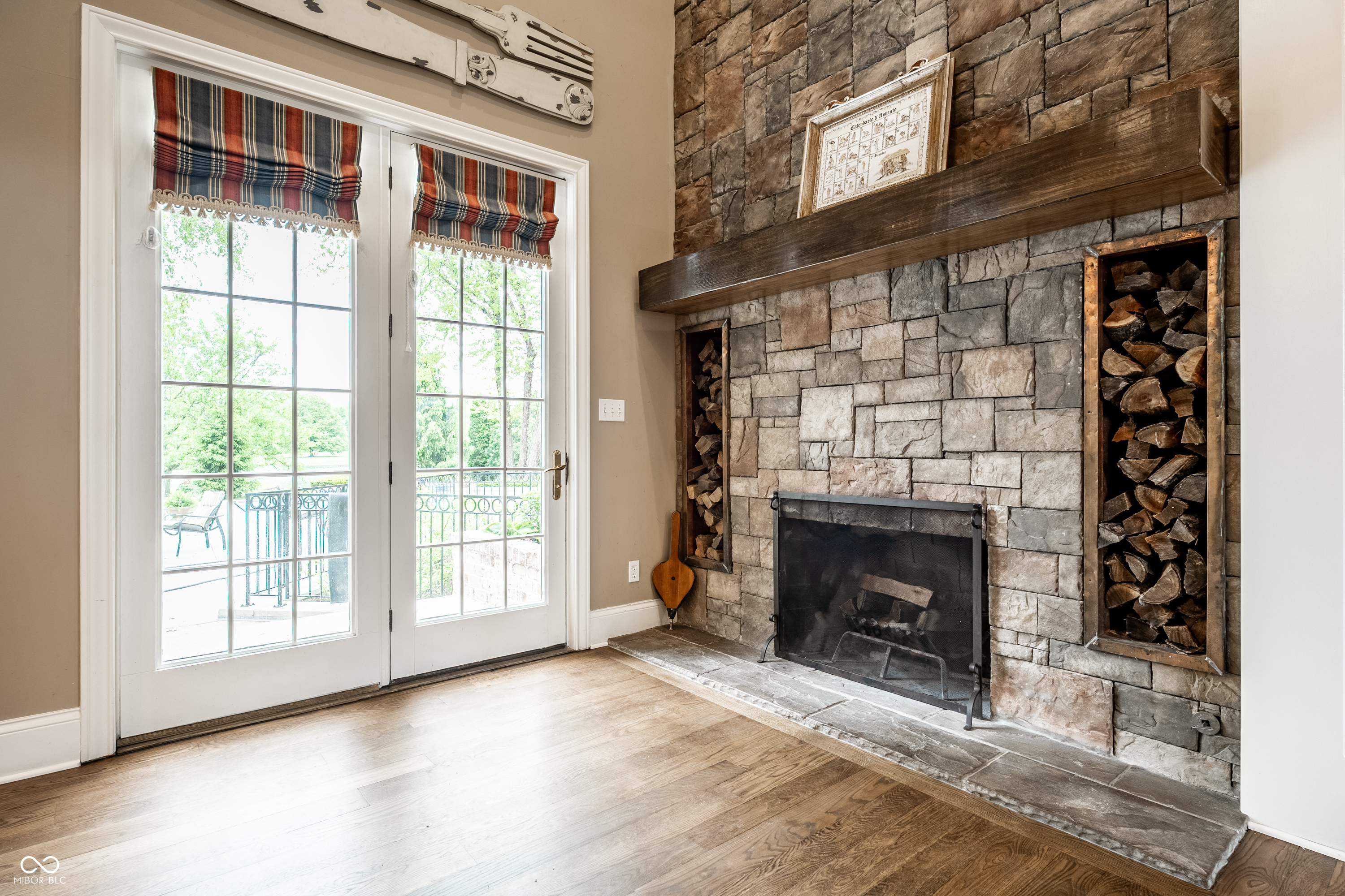 1089 Laurelwood