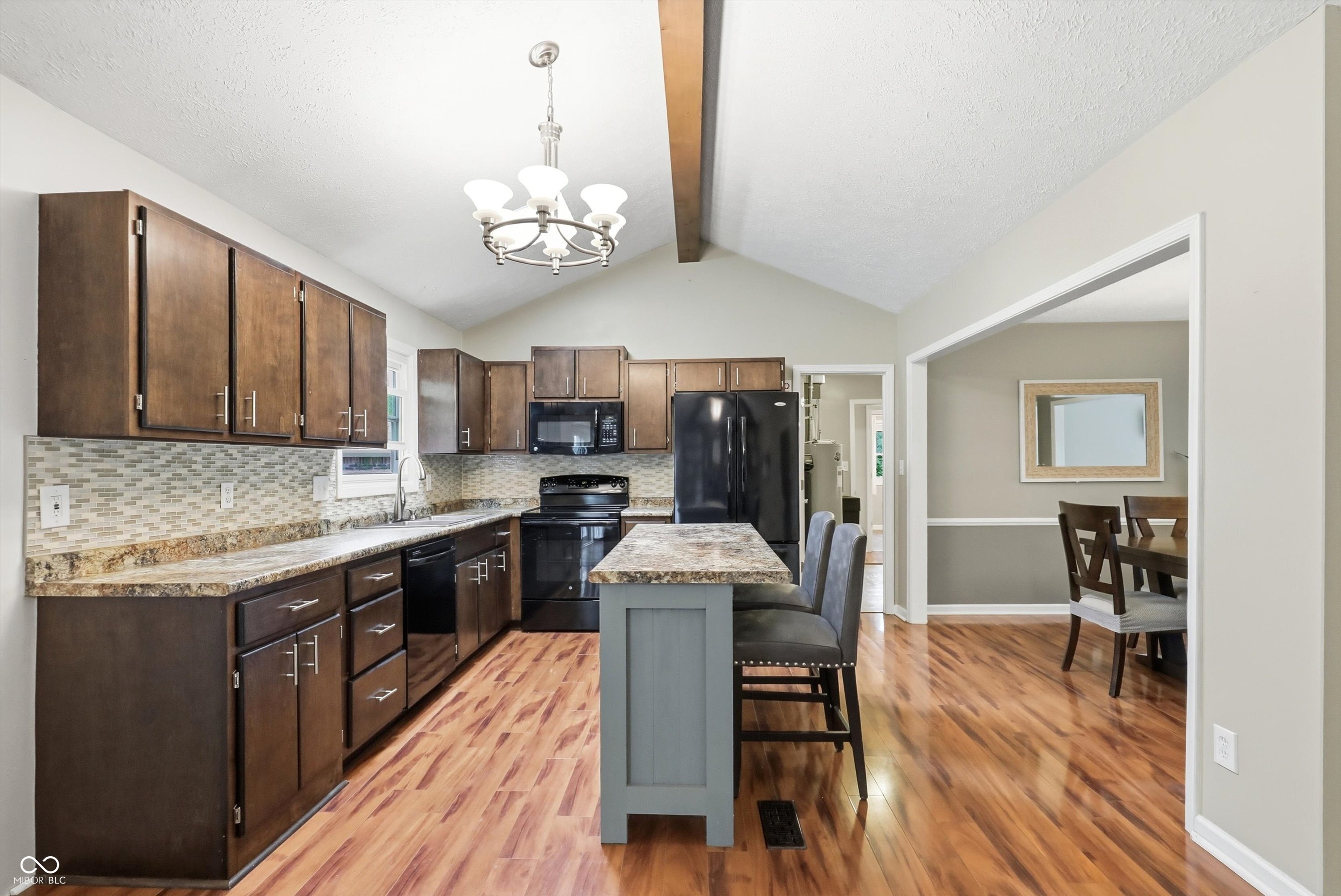 8035 Vineyard Drive