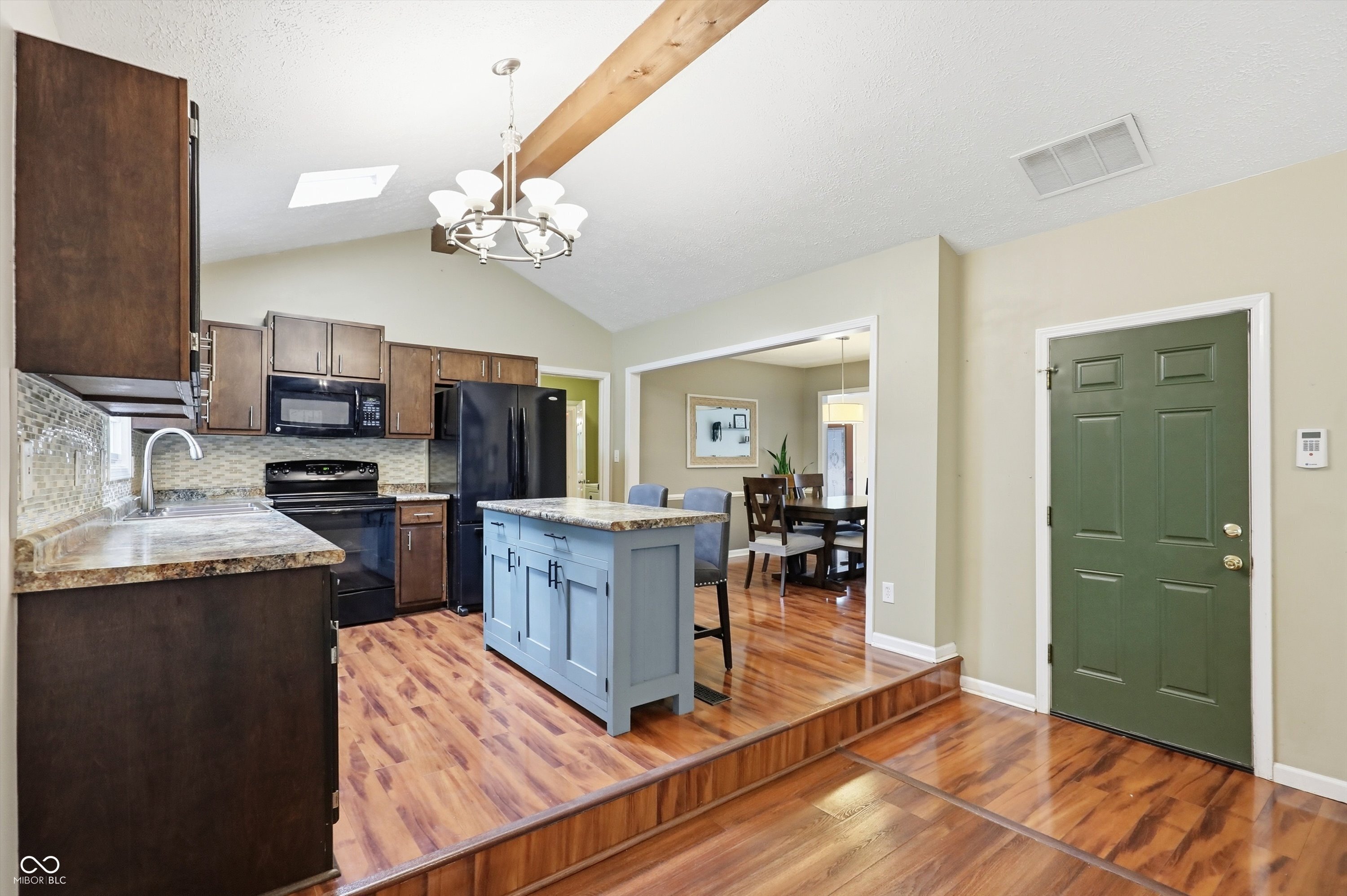 8035 Vineyard Drive