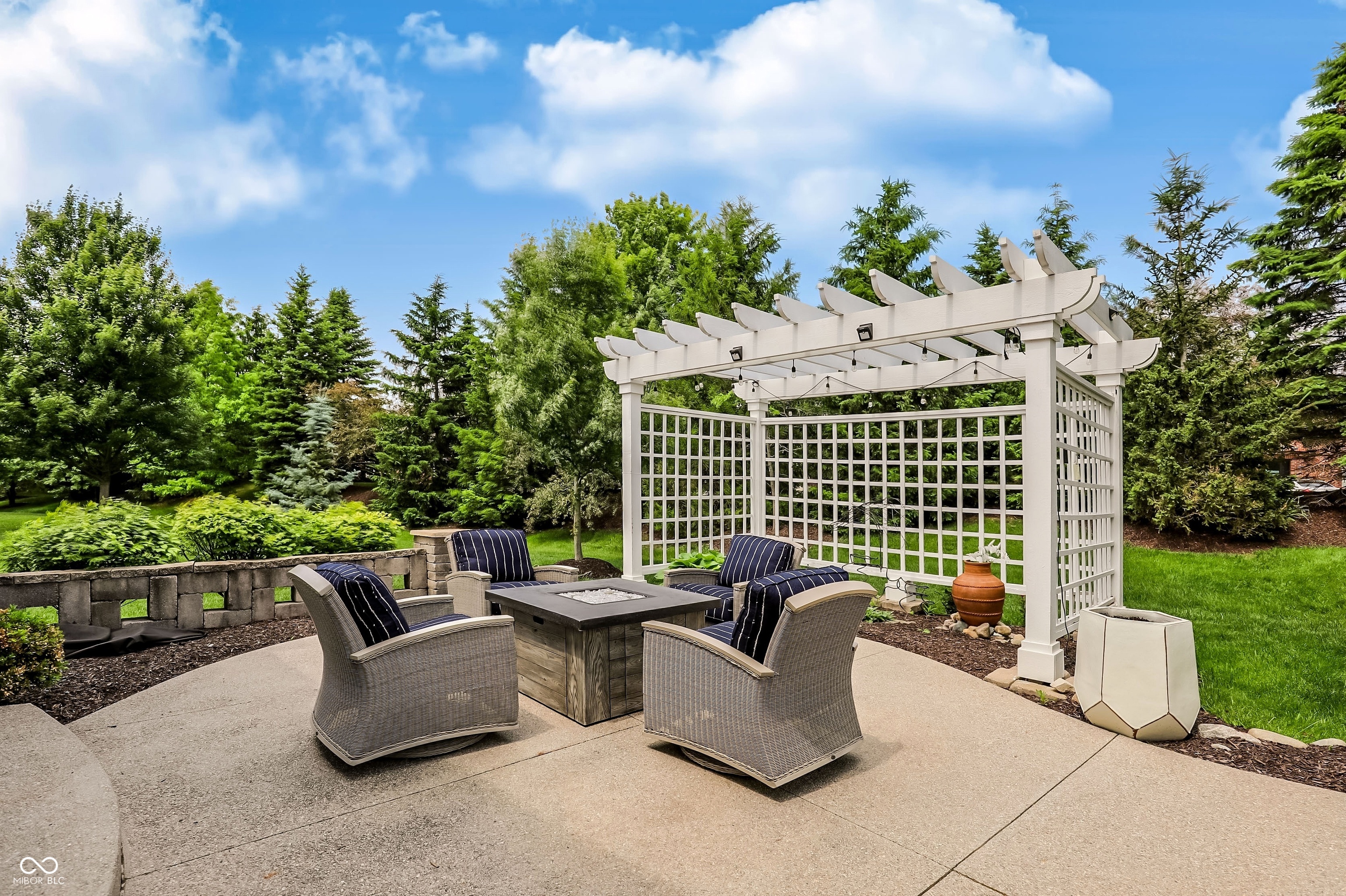 15669 Bethpage Trail