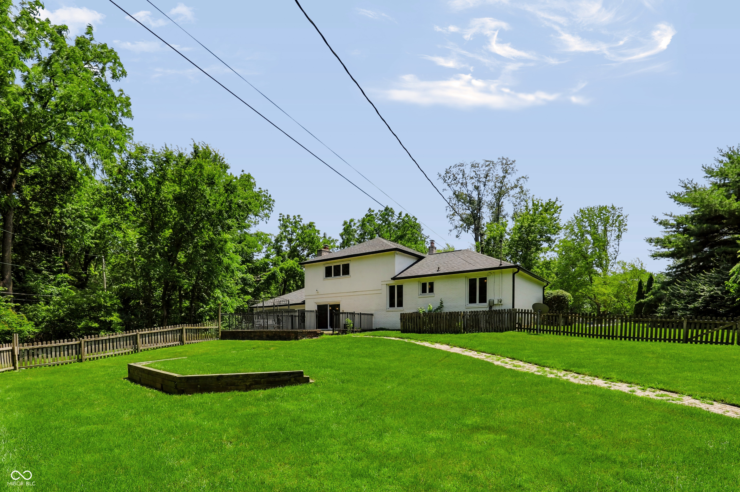 1040 Ridge Court