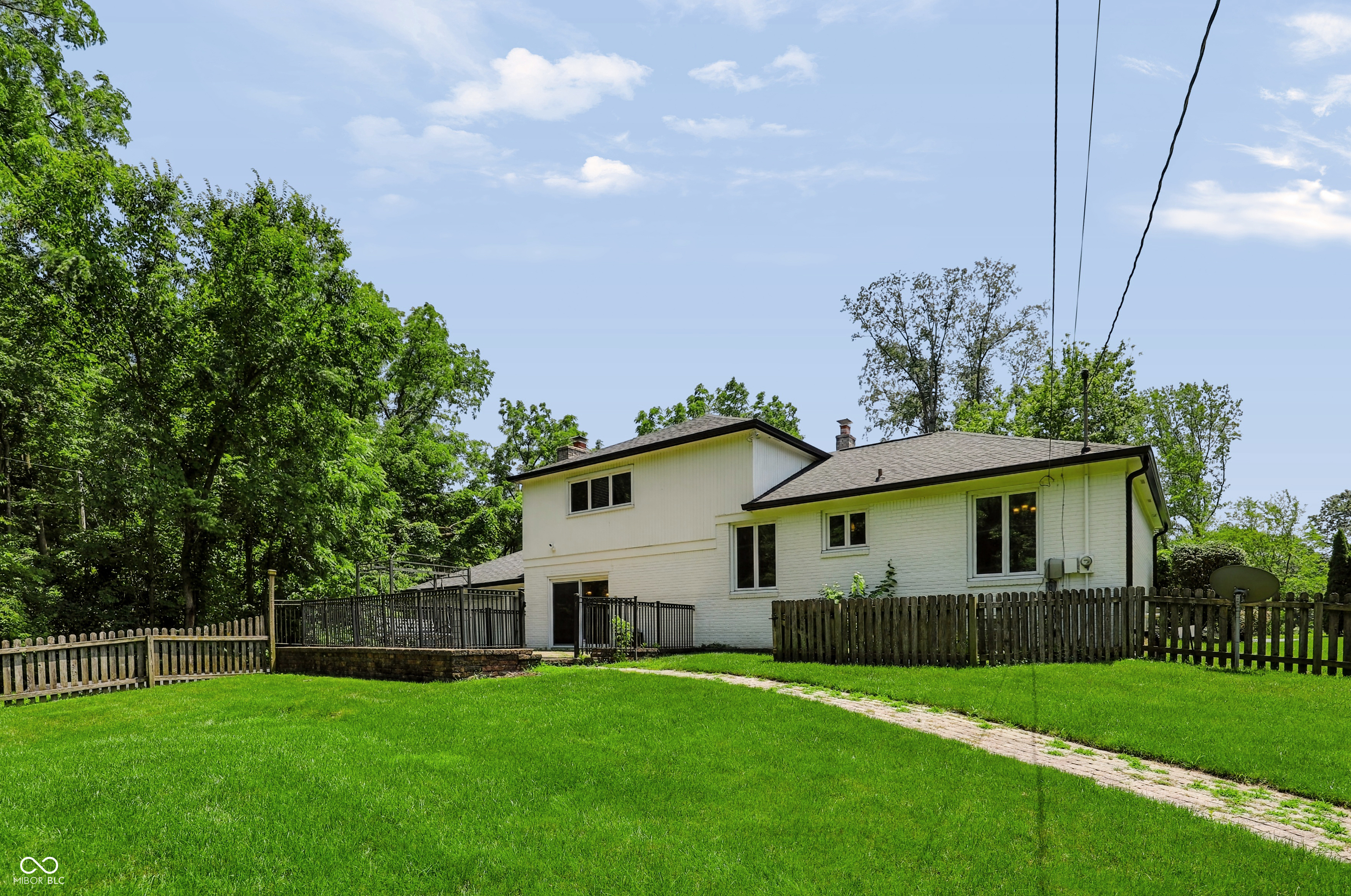 1040 Ridge Court