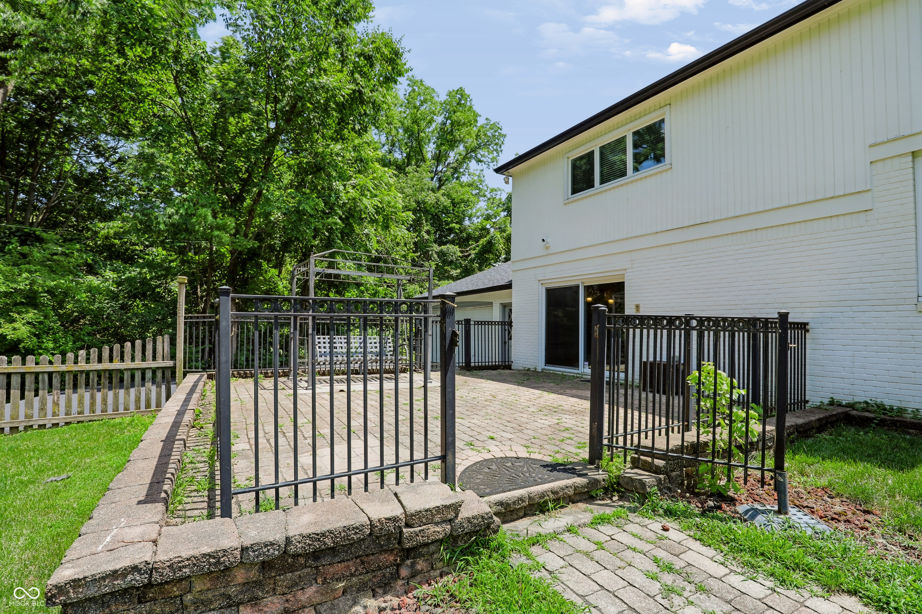 1040 Ridge Court