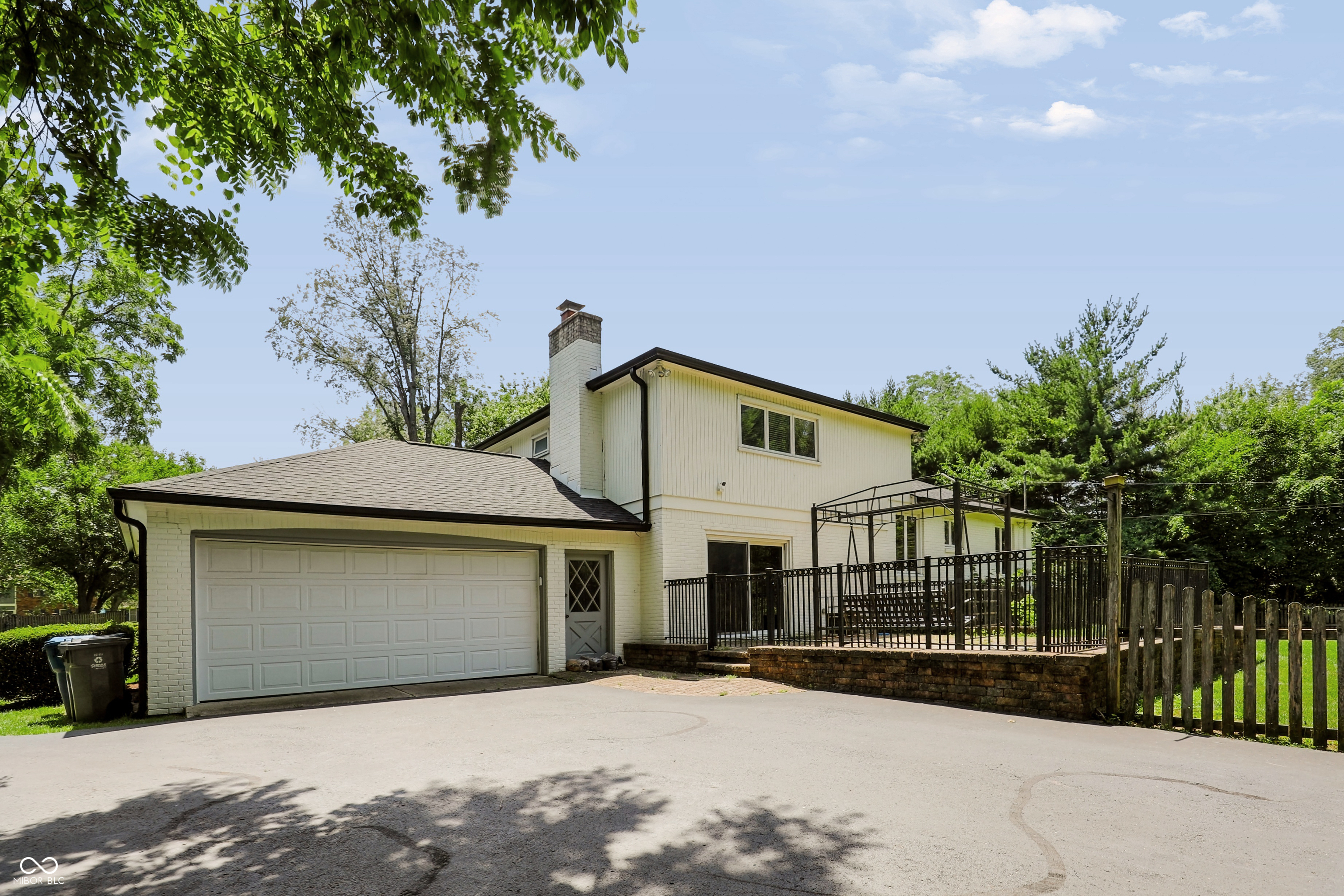 1040 Ridge Court