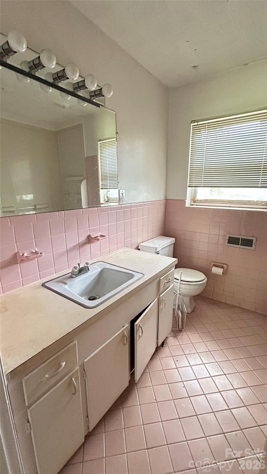 3520 Winslow Drive Unit: 1 & 2