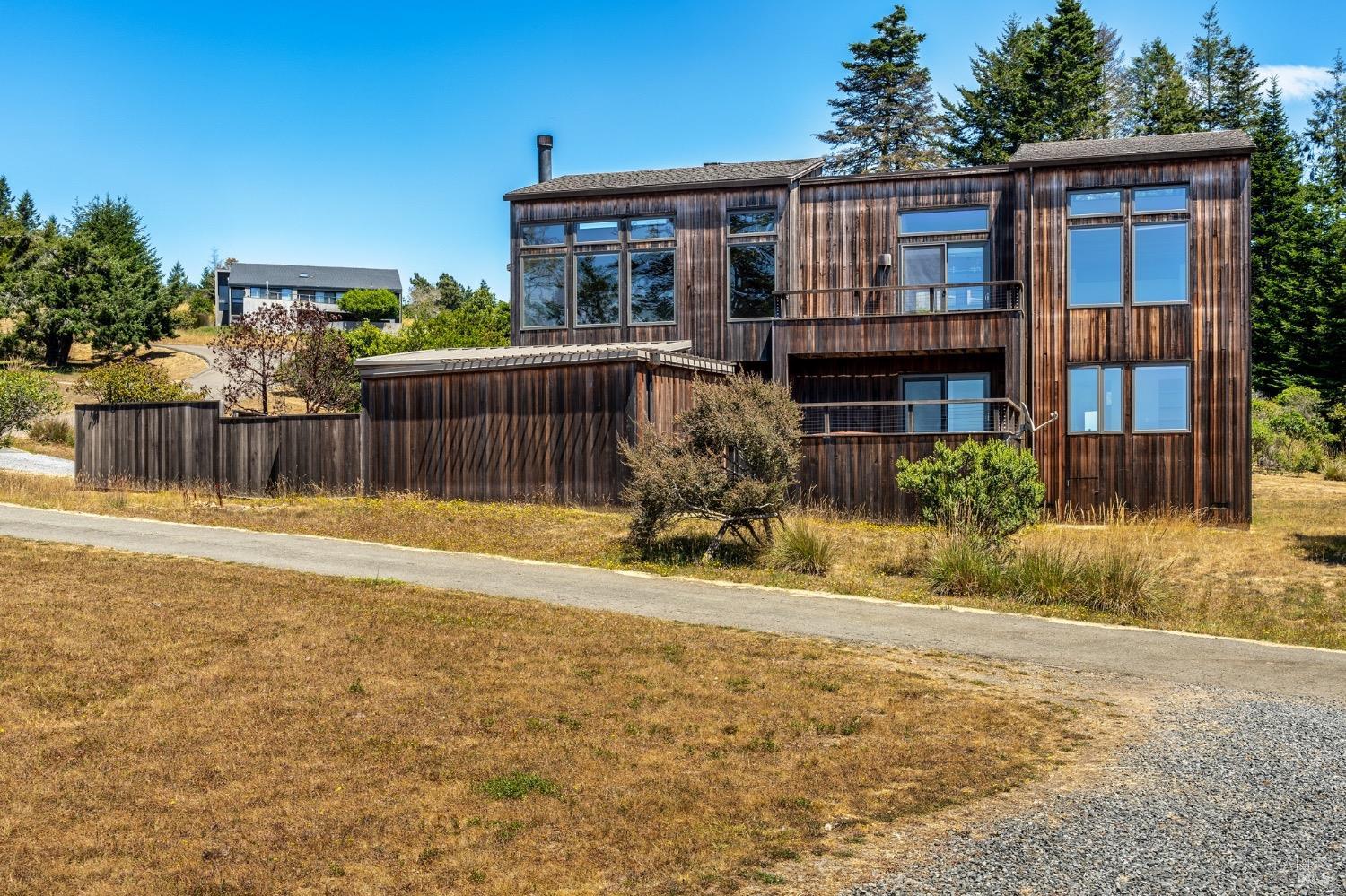 350 Conifer Close Rd