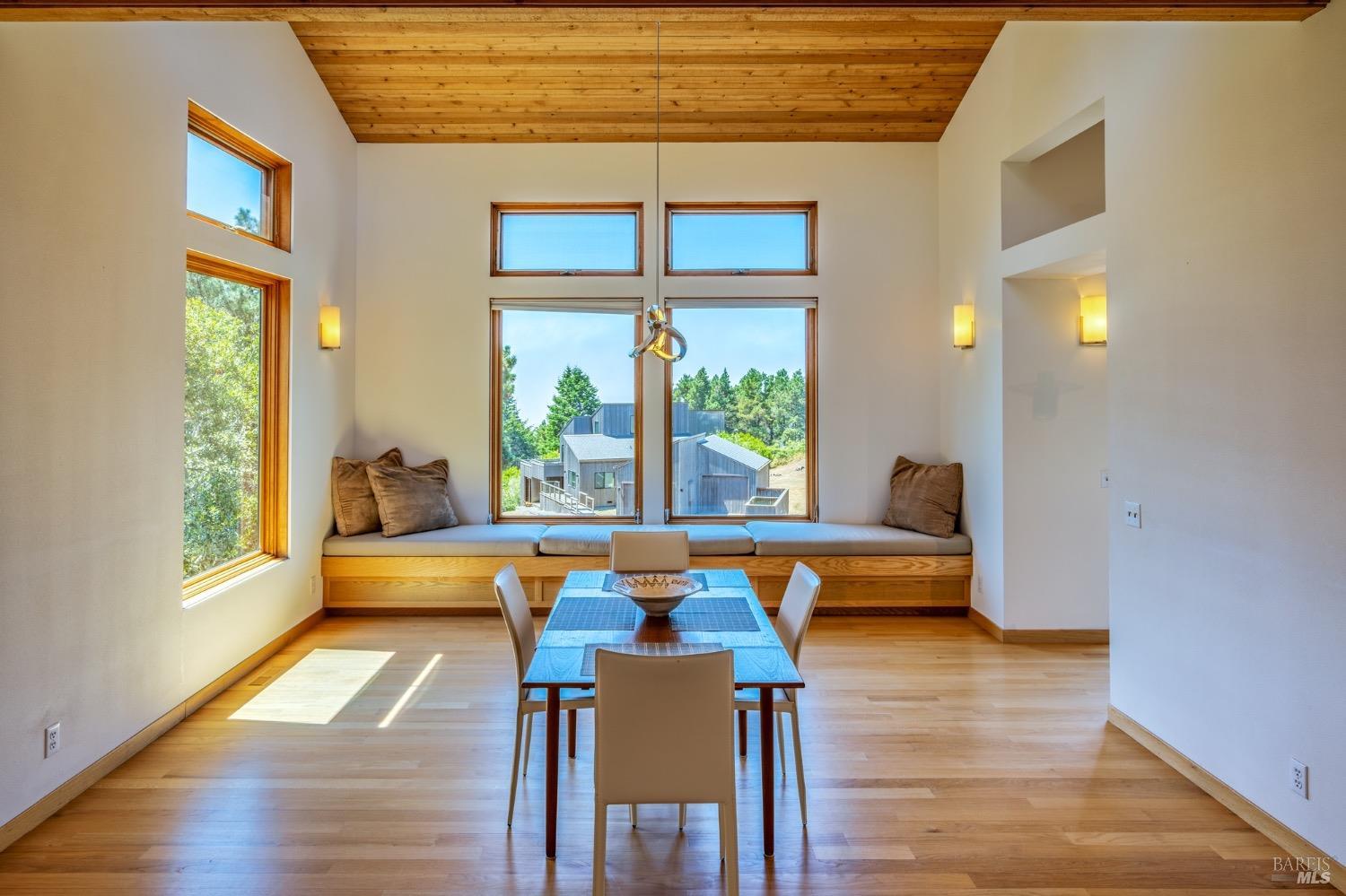 350 Conifer Close Rd