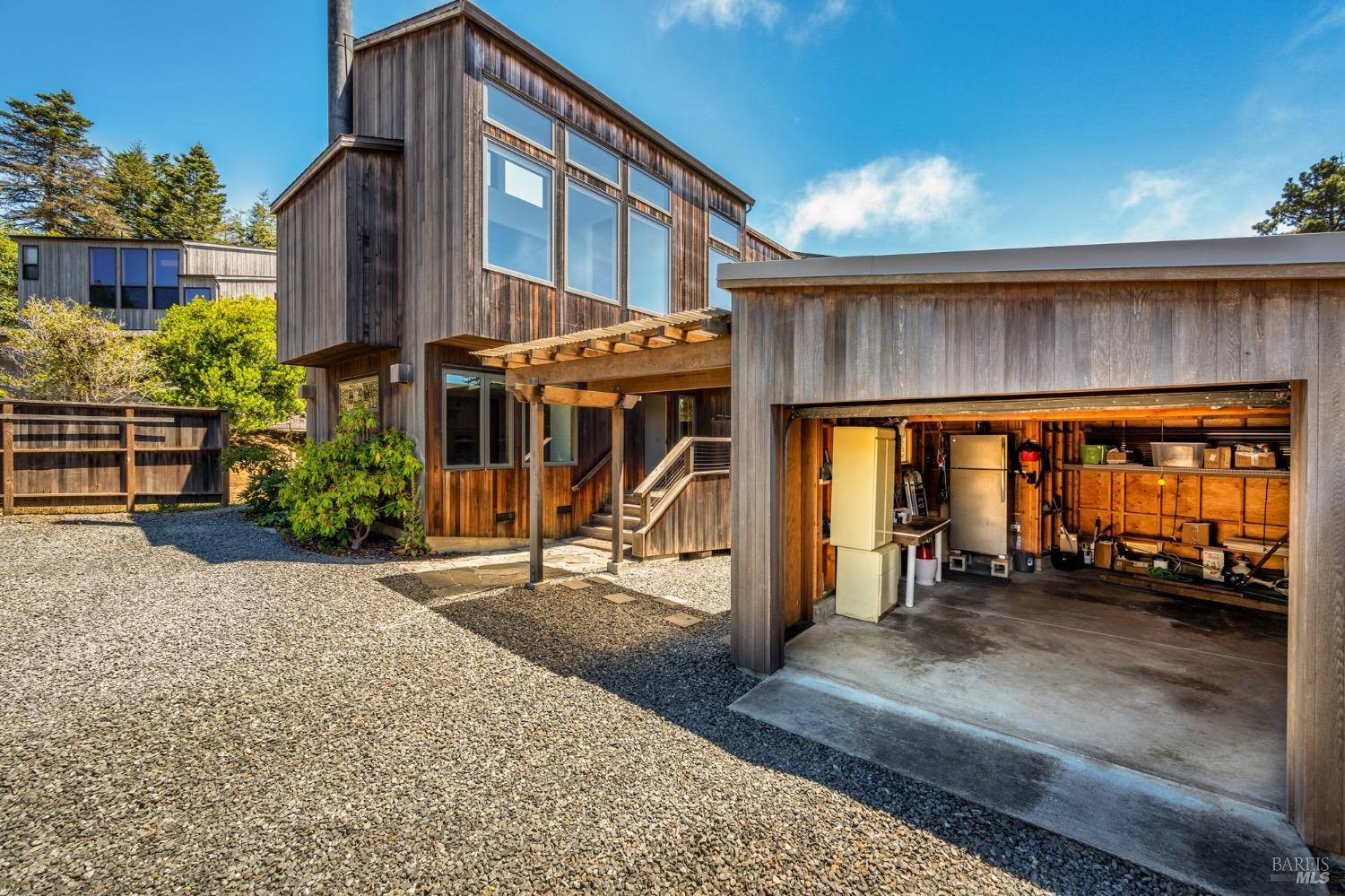 350 Conifer Close Rd