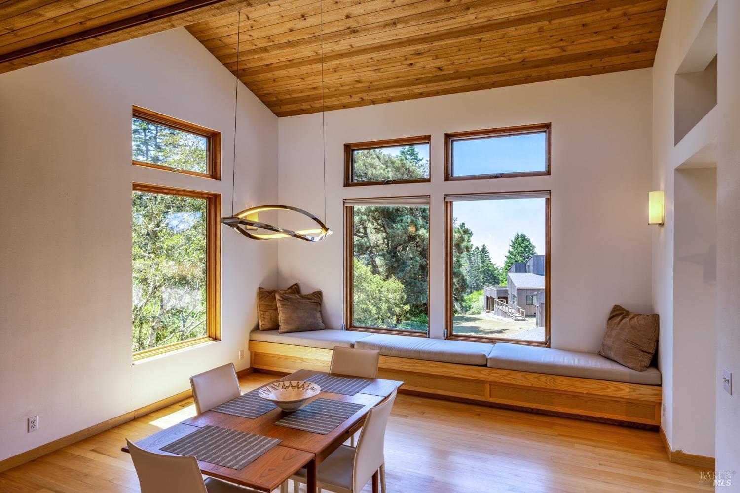 350 Conifer Close Rd