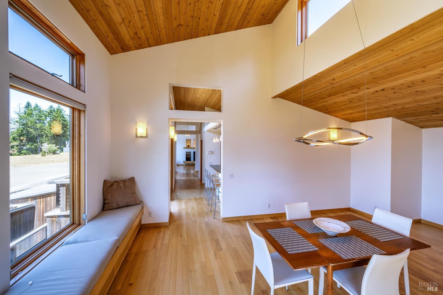 350 Conifer Close Rd