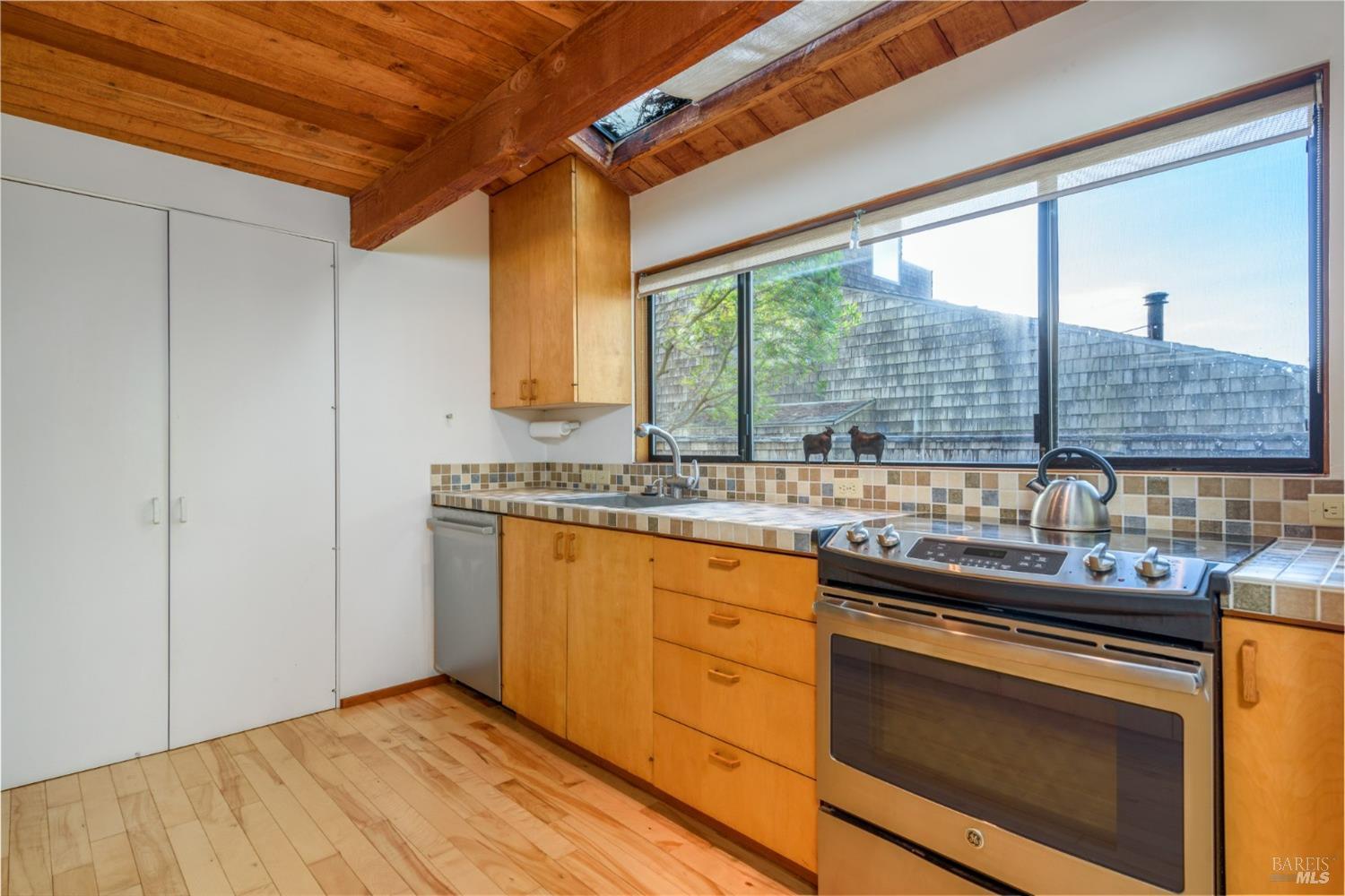 354 Madrone Mdw