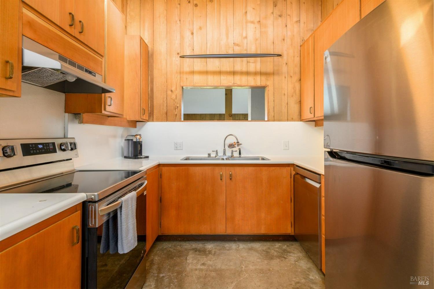 67 Black Point Reach