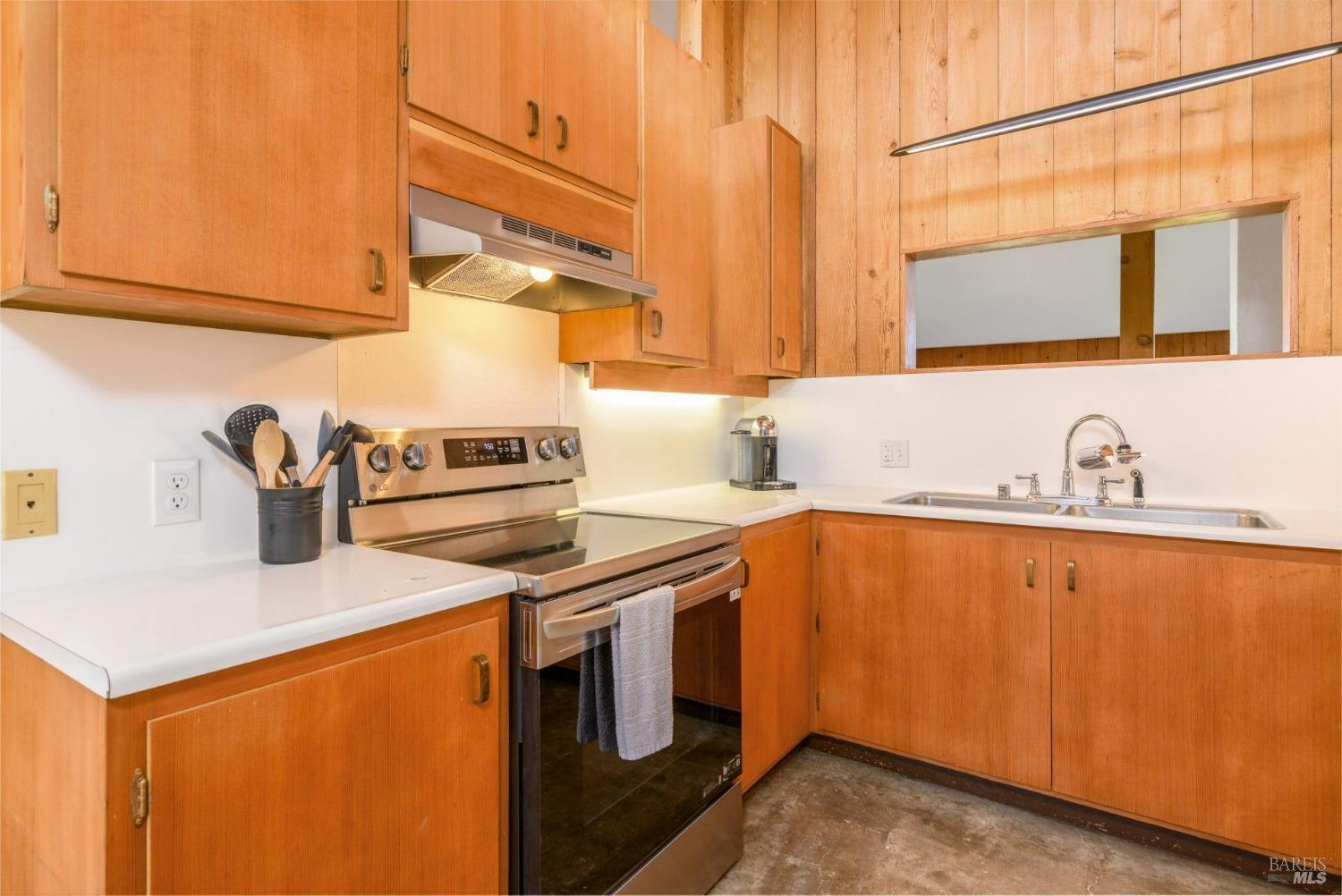 67 Black Point Reach