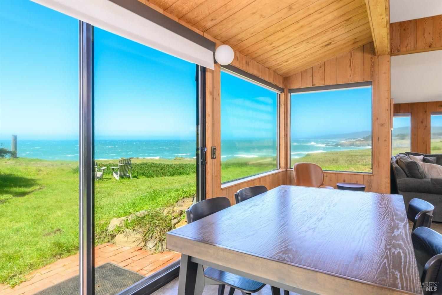 67 Black Point Reach