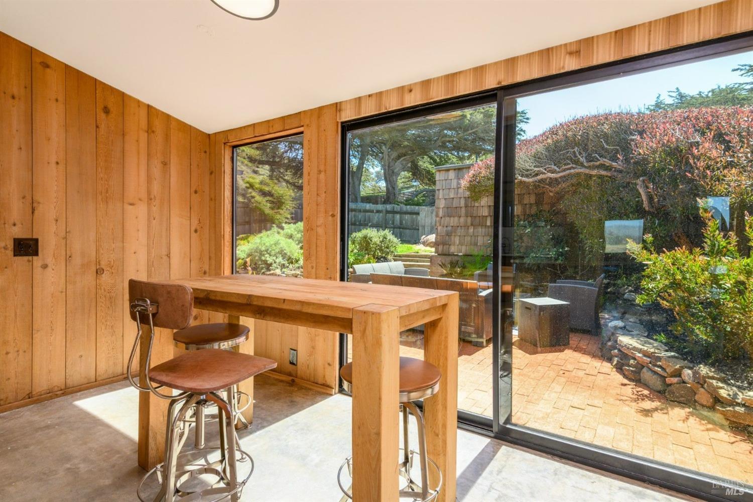 67 Black Point Reach