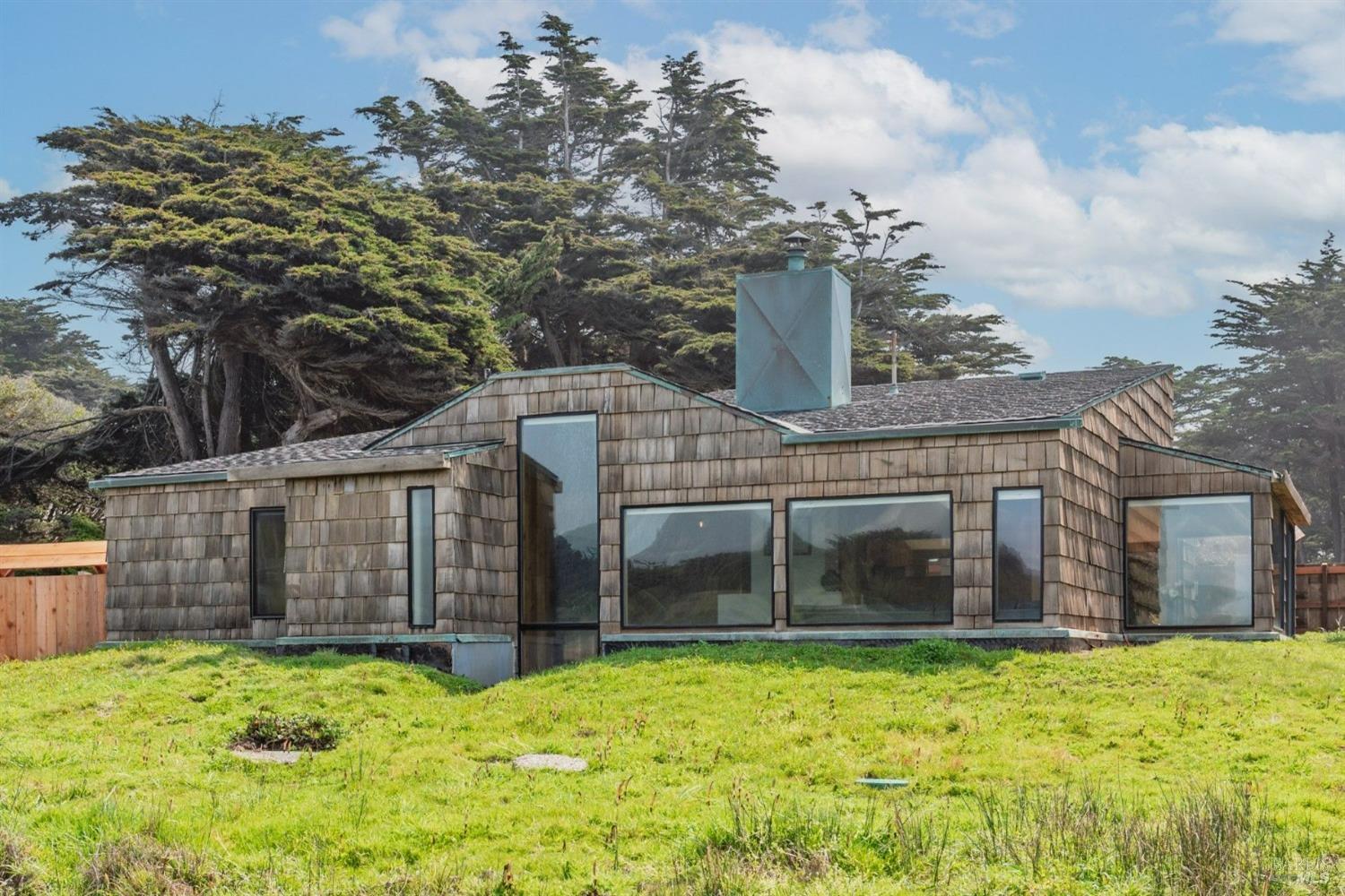 67 Black Point Reach