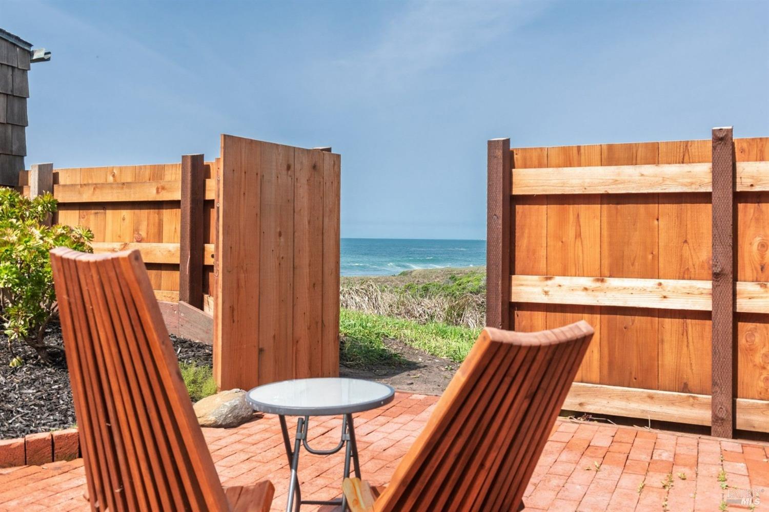 67 Black Point Reach