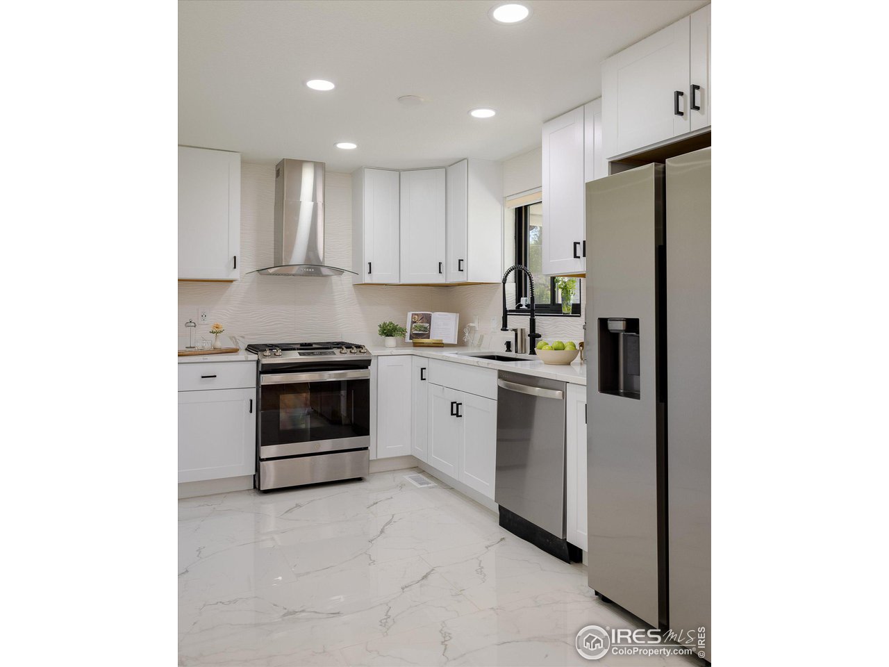 3006 S Golden Way
